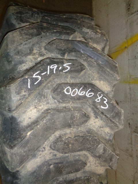 15/-19.5 Firestone Super Traction Duplex   I-3 Tire 006683