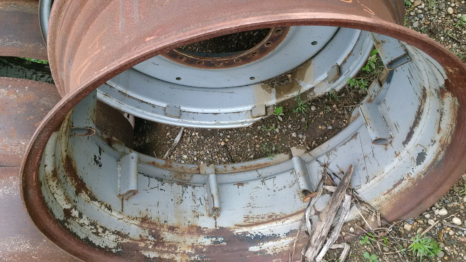 42''D x 18''W Rod Style Dual 4WD Wheel 003753-Z