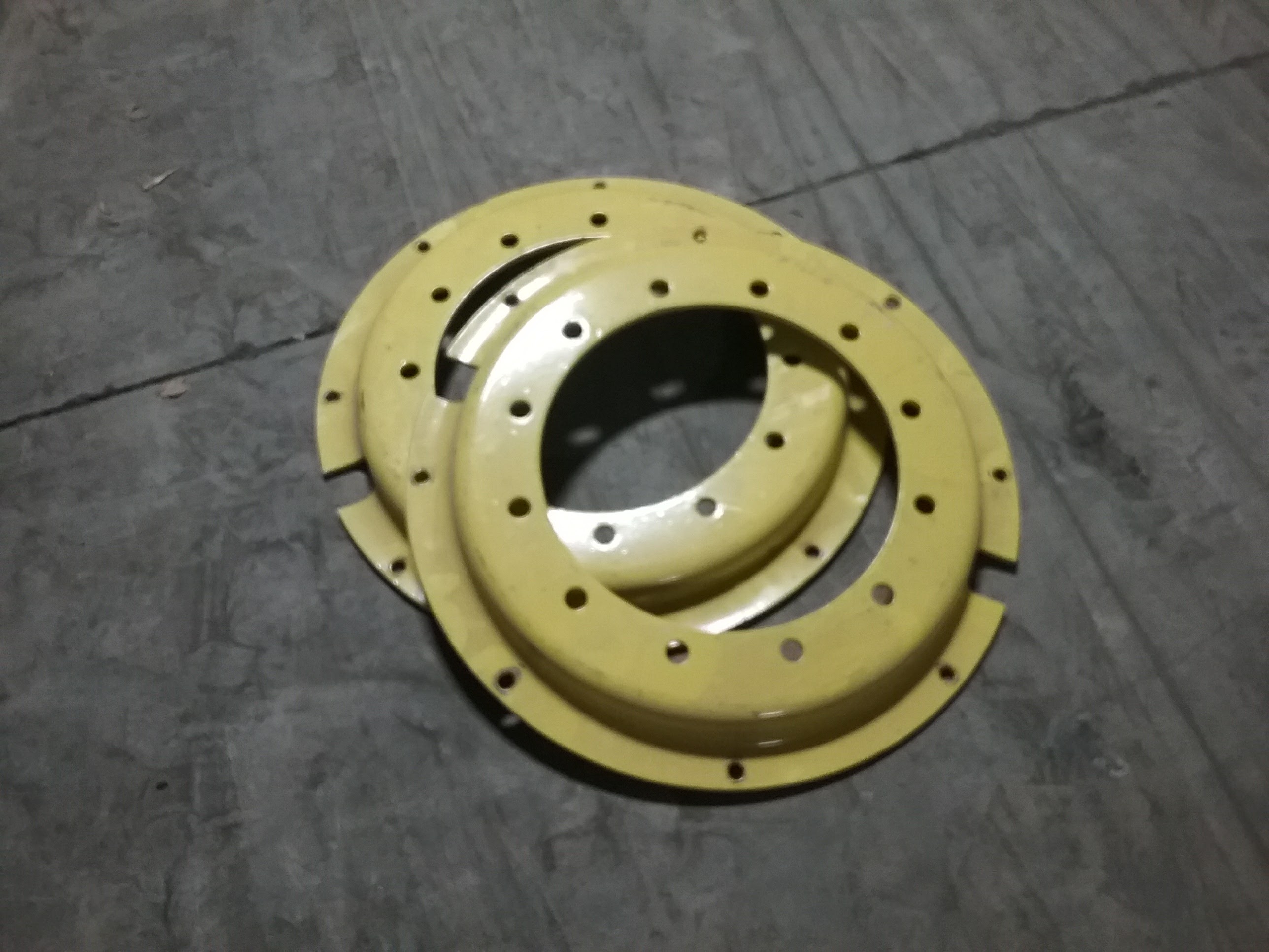 28'' Rim with Clamp/Loop Style Rim Center T001400Y