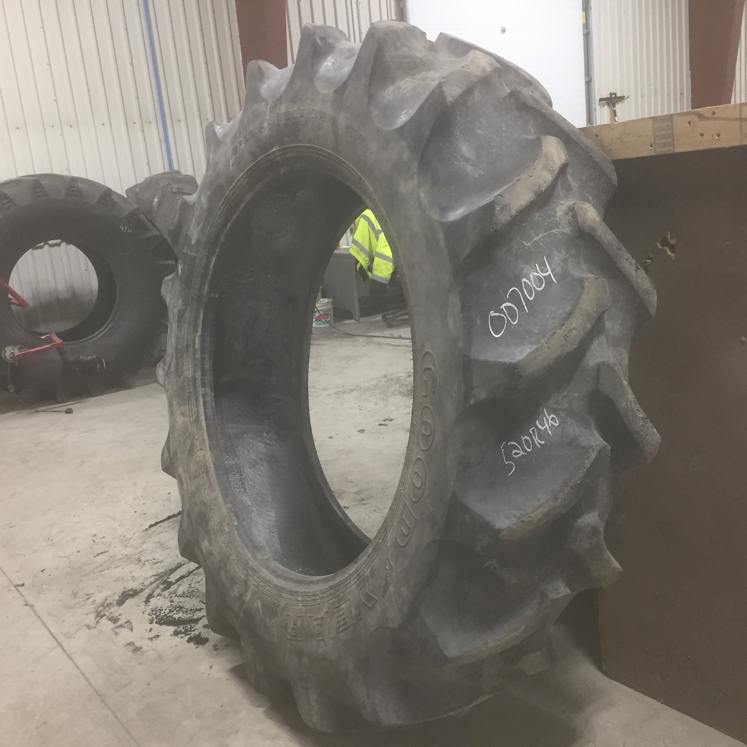 520/85R46 Goodyear Farm Special Sure Grip Radial TD8 R-2 Tire 007004