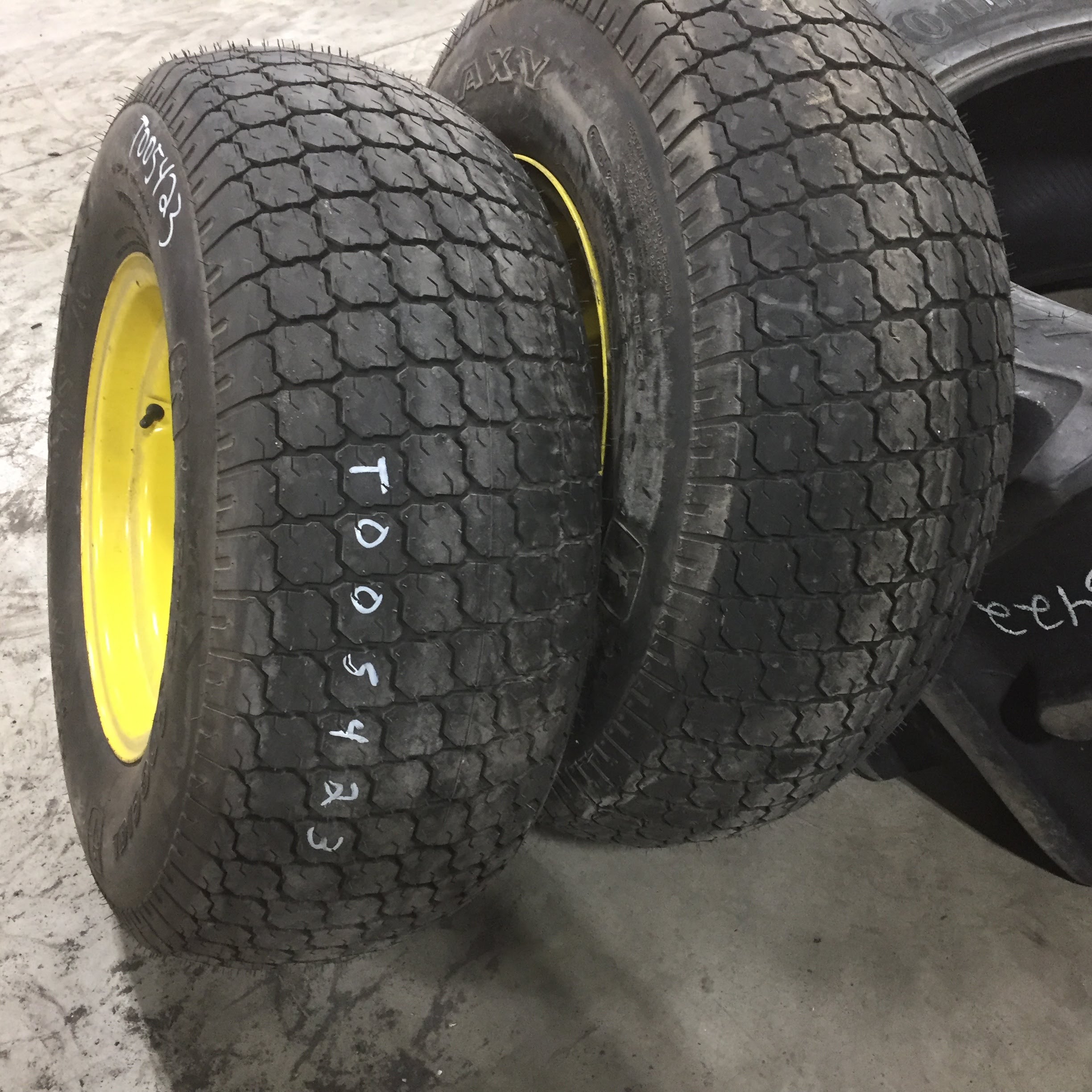 12/LL-16 Galaxy Turf Special R-3 Tire-Wheel Assembly T005423