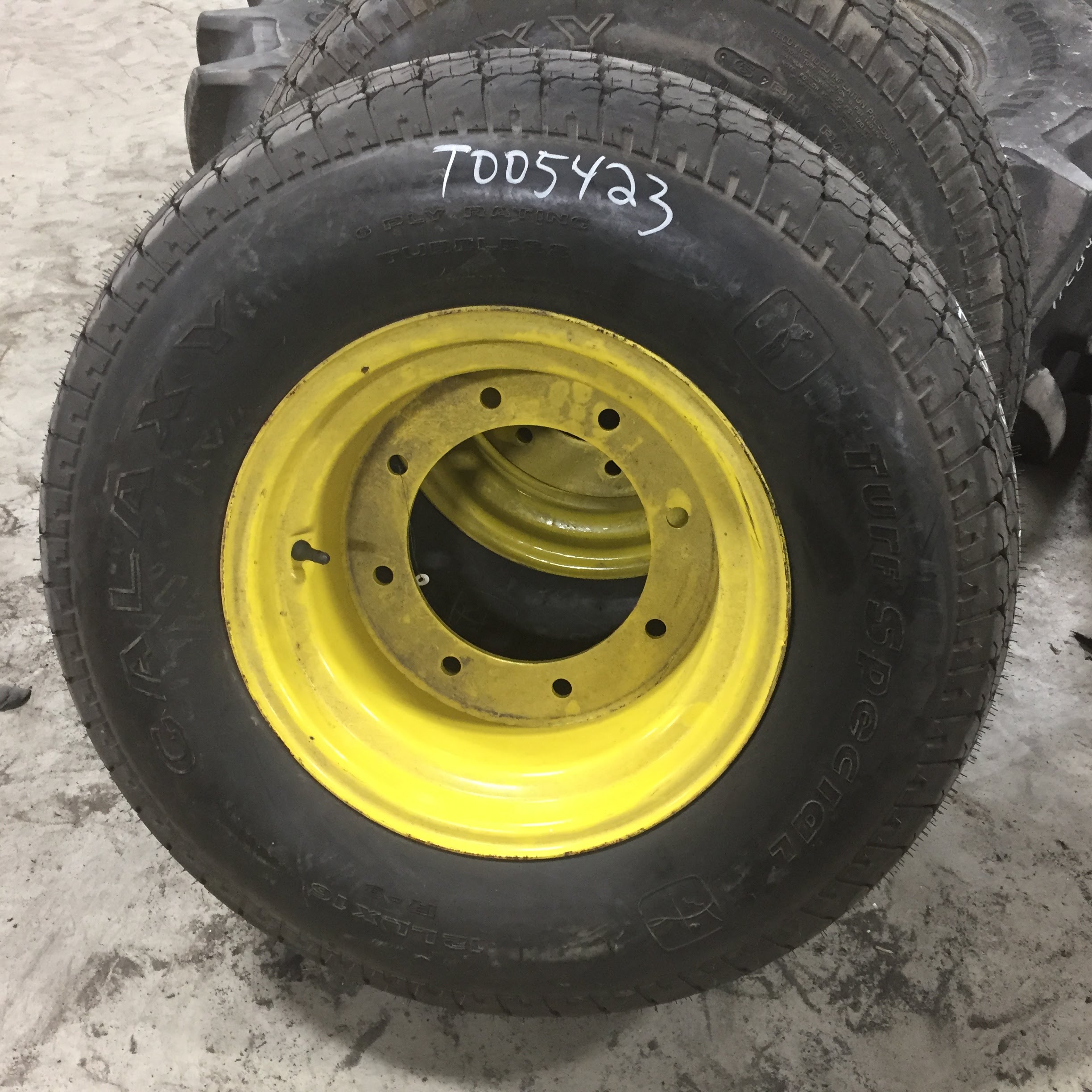 12/LL-16 Galaxy Turf Special R-3 Tire-Wheel Assembly T005423