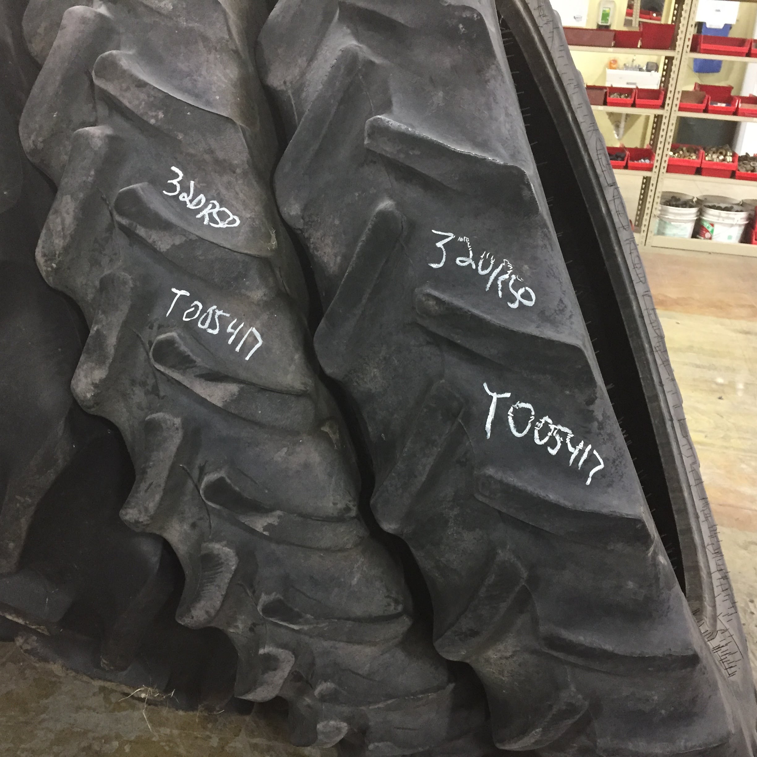 320/90R50 Goodyear Farm DT800 Optitrac R-1W Tire T005417