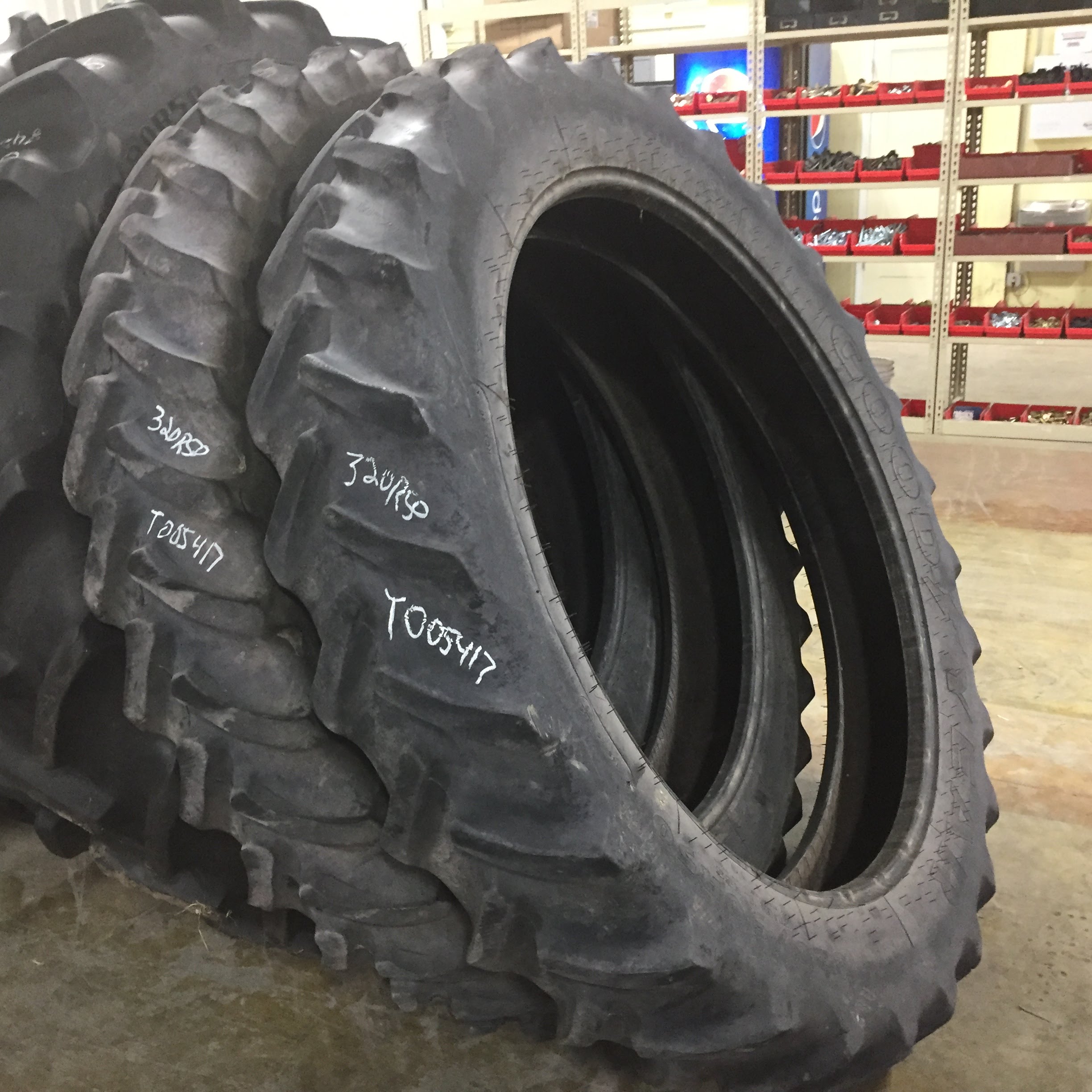 320/90R50 Goodyear Farm DT800 Optitrac R-1W Tire T005417