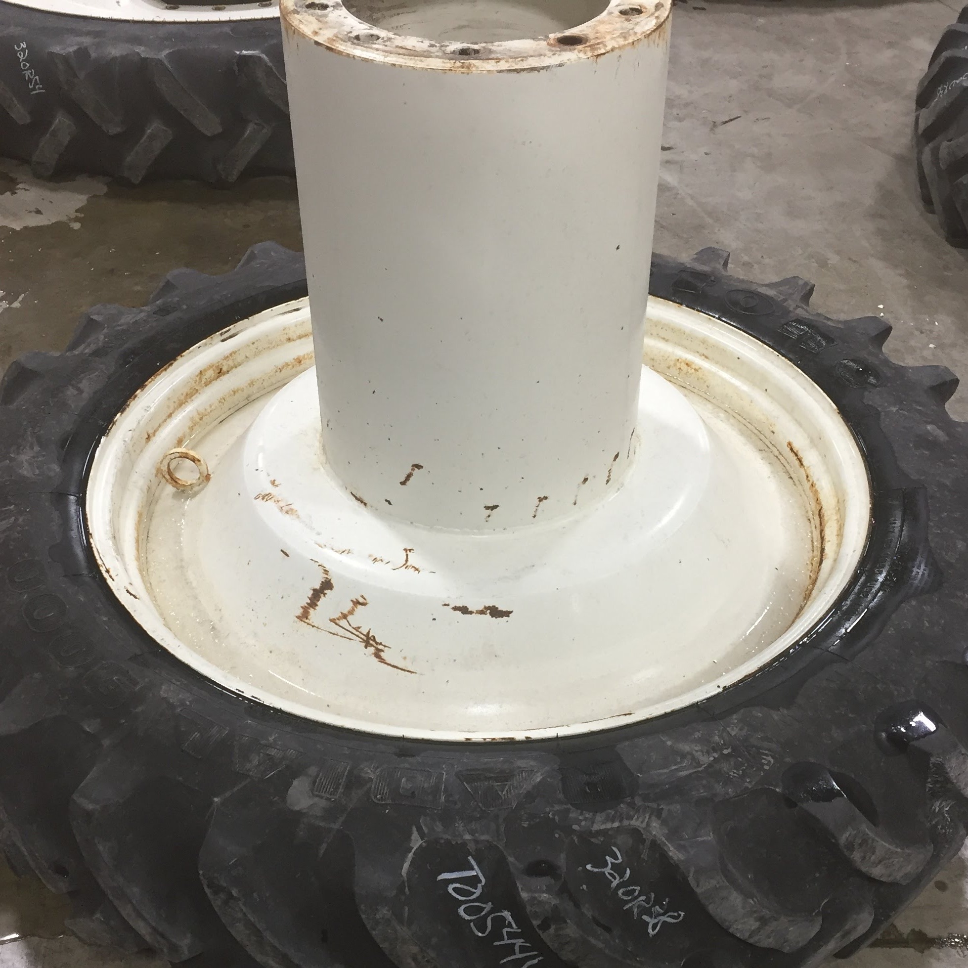 38''D x 10''W FWA Direct Bolt Dual Wheel WT005441