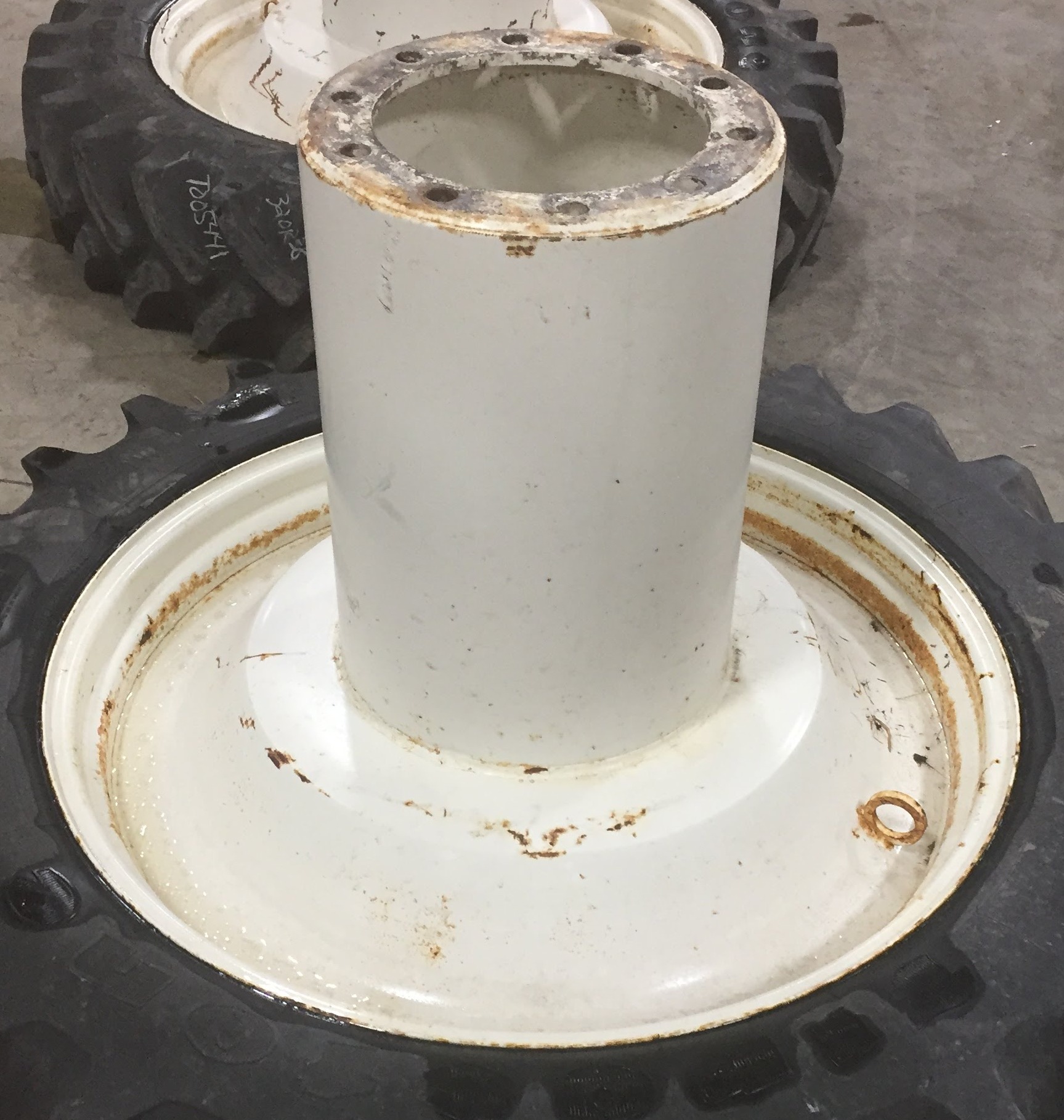 38''D x 10''W FWA Direct Bolt Dual Wheel WT005442