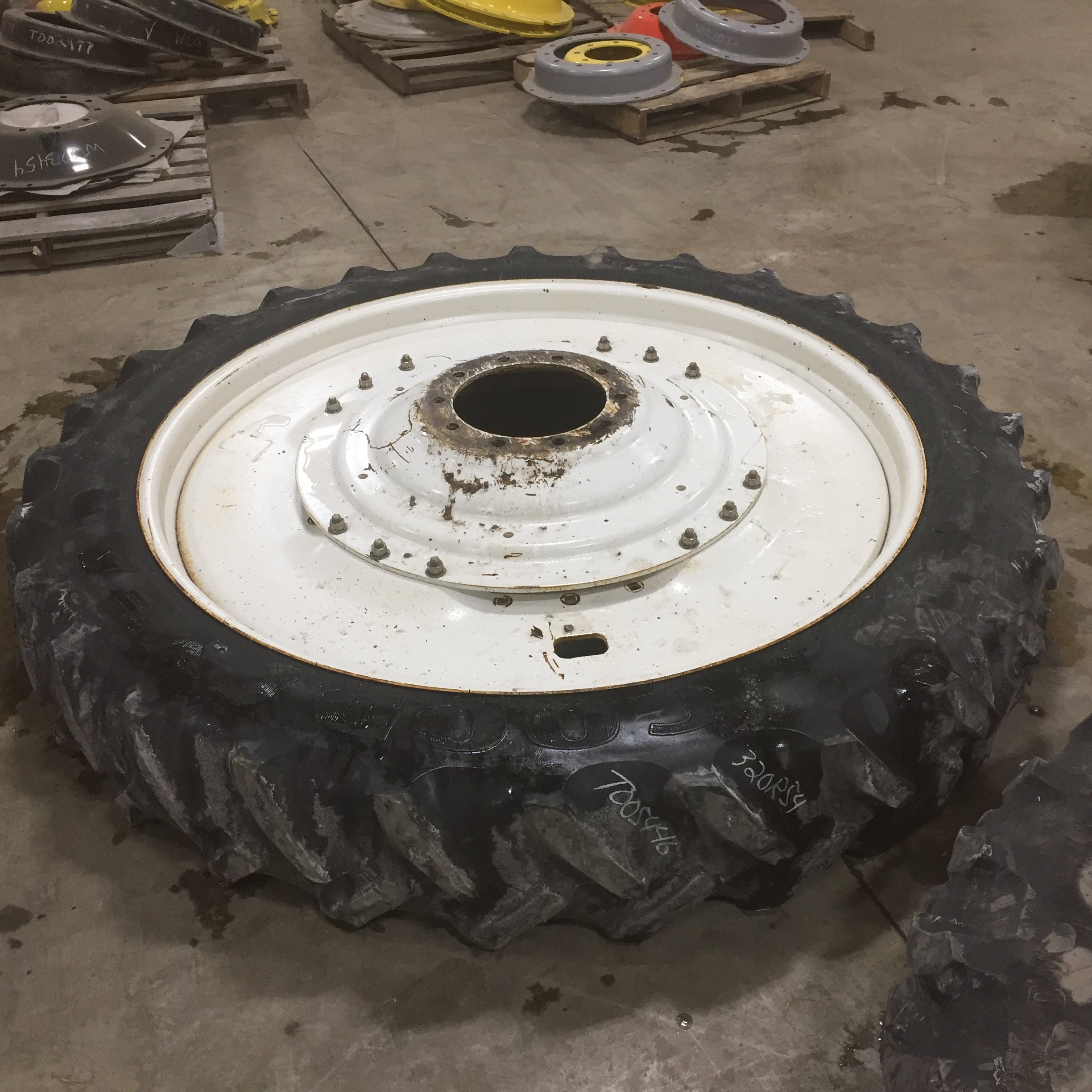 320/90R54 Goodyear Farm DT800 Super Traction R-1W Tire RT005446