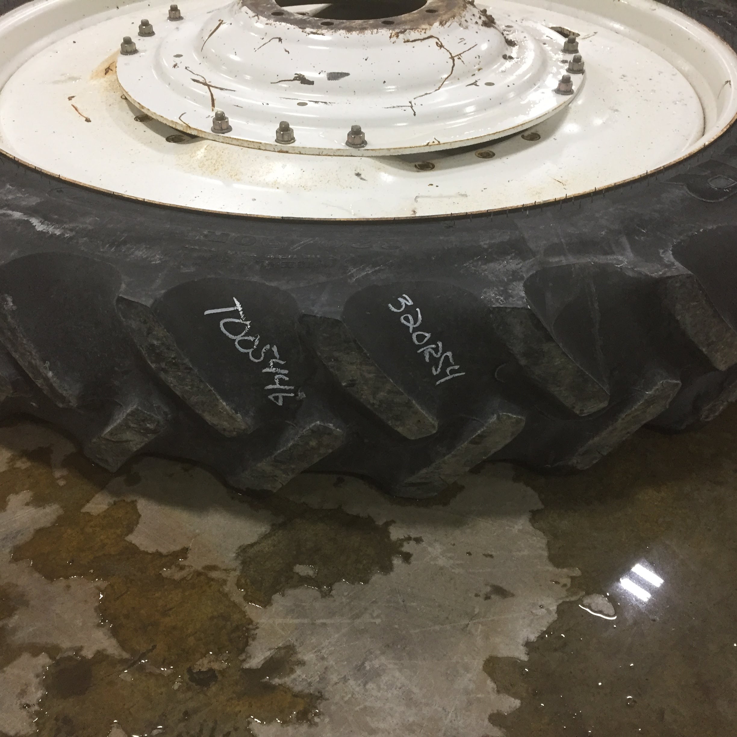 320/90R54 Goodyear Farm DT800 Super Traction R-1W Tire RT005446