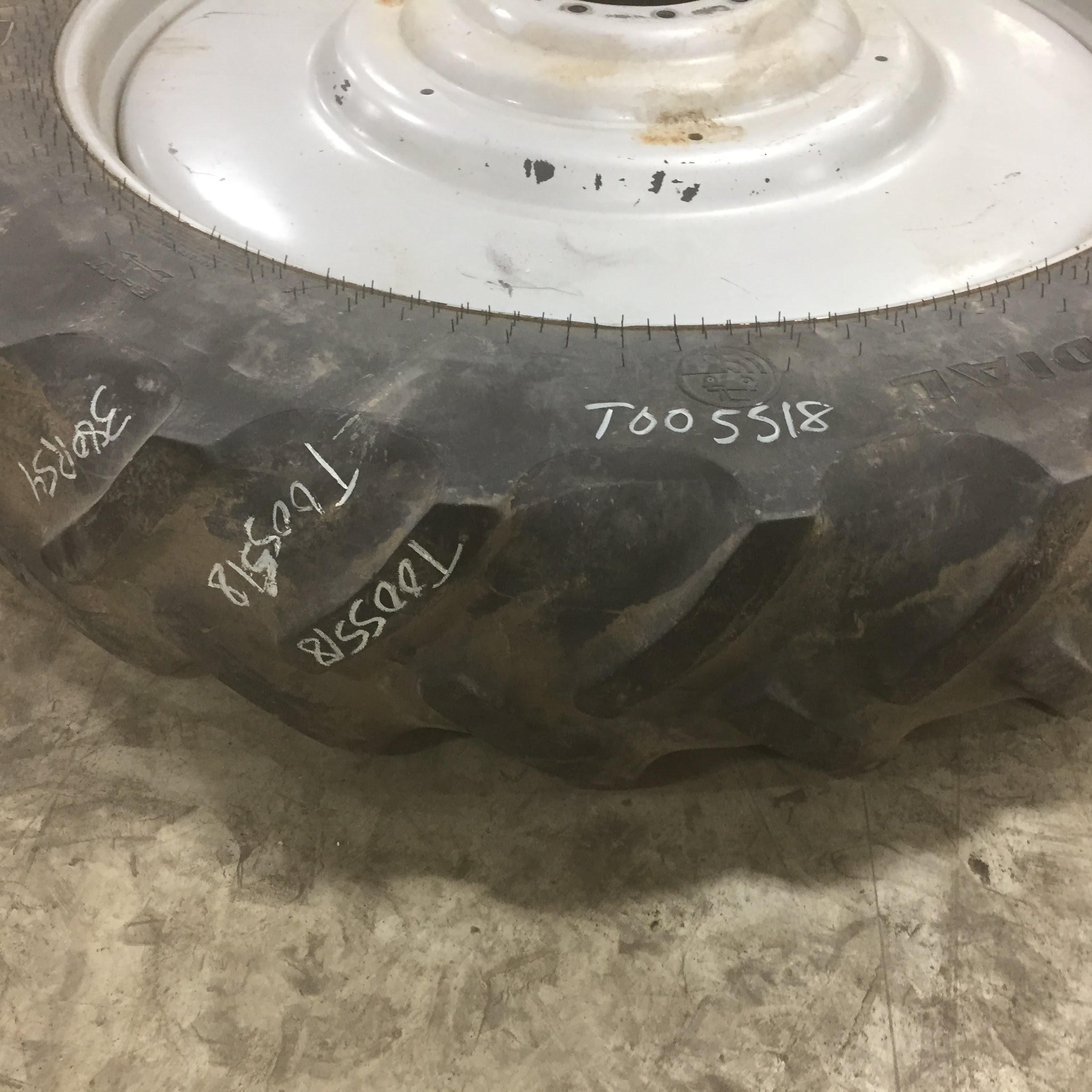380/90R54 Goodyear Farm DT800 Super Traction R-1W Tire RT005518