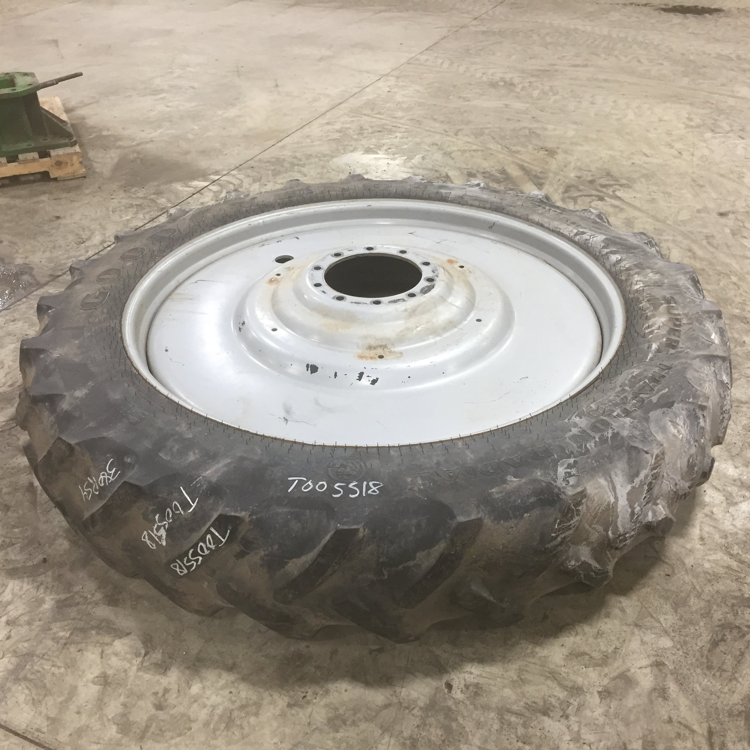 380/90R54 Goodyear Farm DT800 Super Traction R-1W Tire RT005518