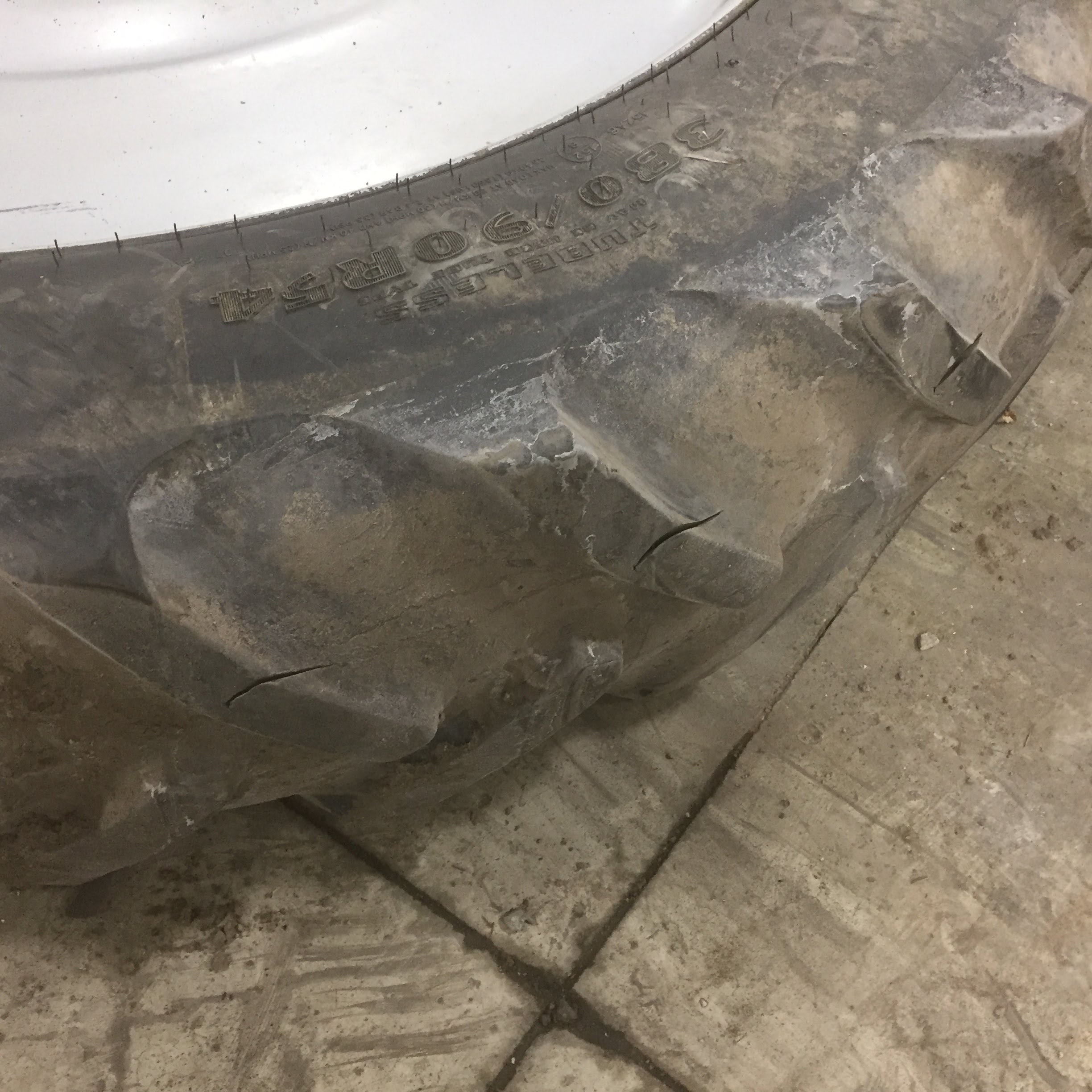 380/90R54 Goodyear Farm DT800 Super Traction R-1W Tire RT005519