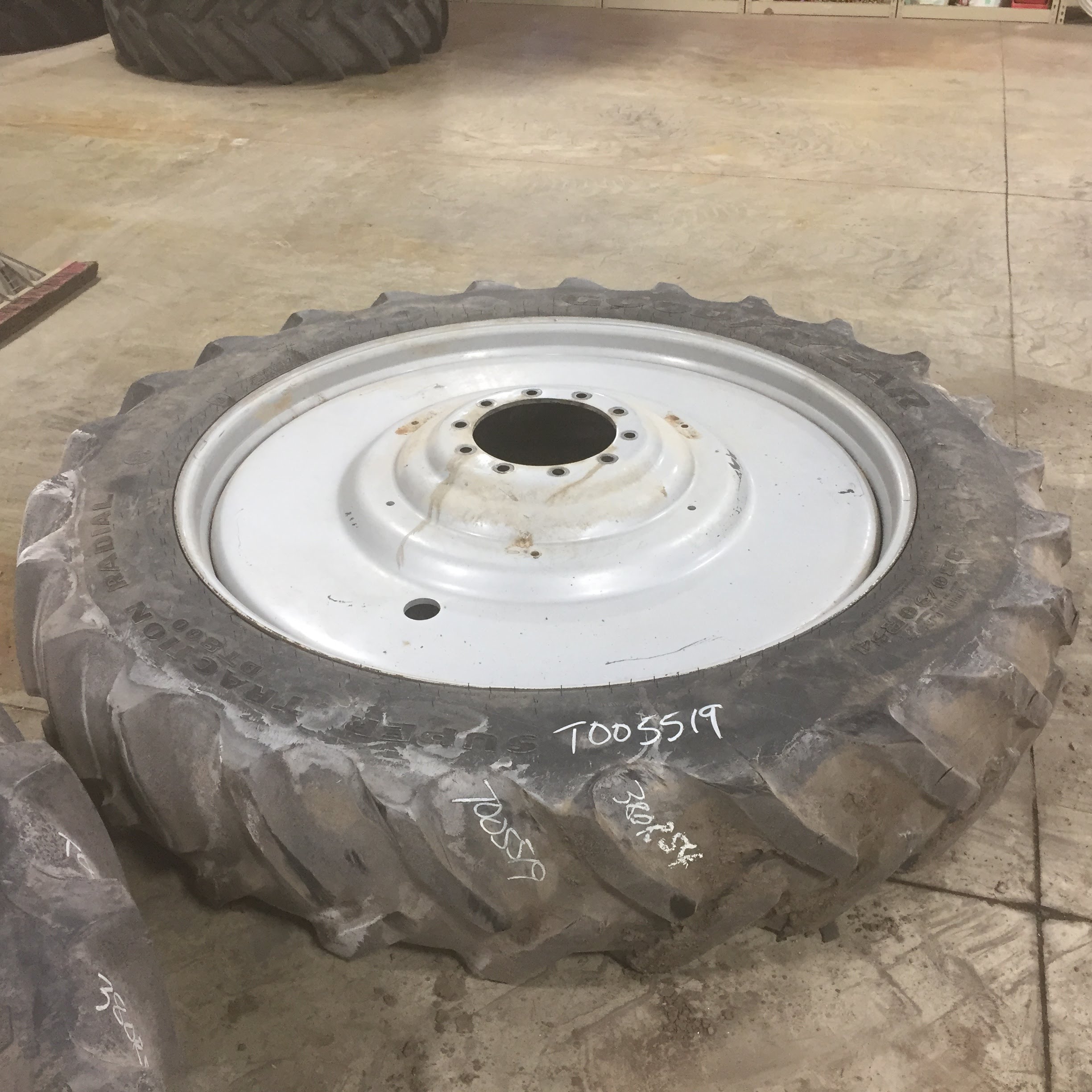 380/90R54 Goodyear Farm DT800 Super Traction R-1W Tire RT005519