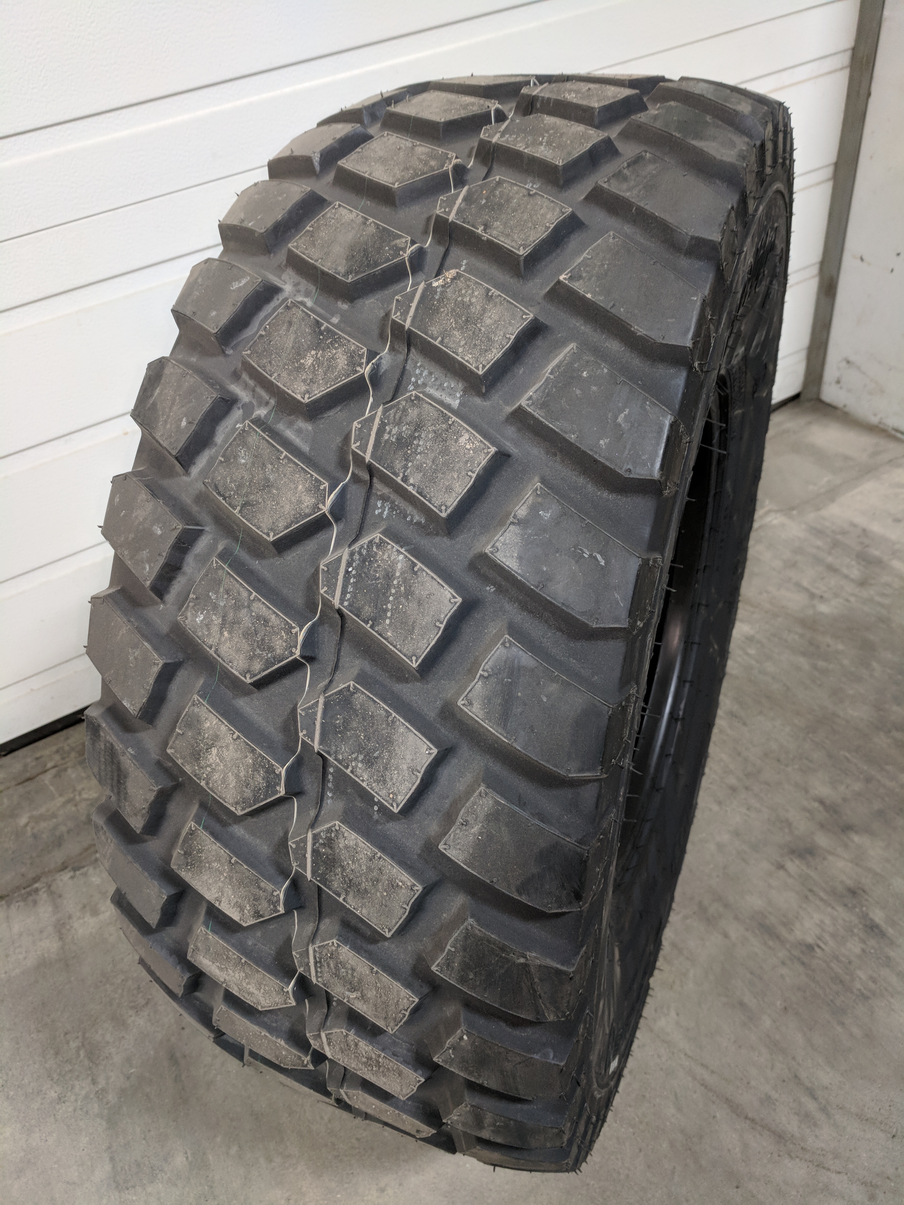 320/65R15 Firestone Destination Turf R-3 Tire 007119