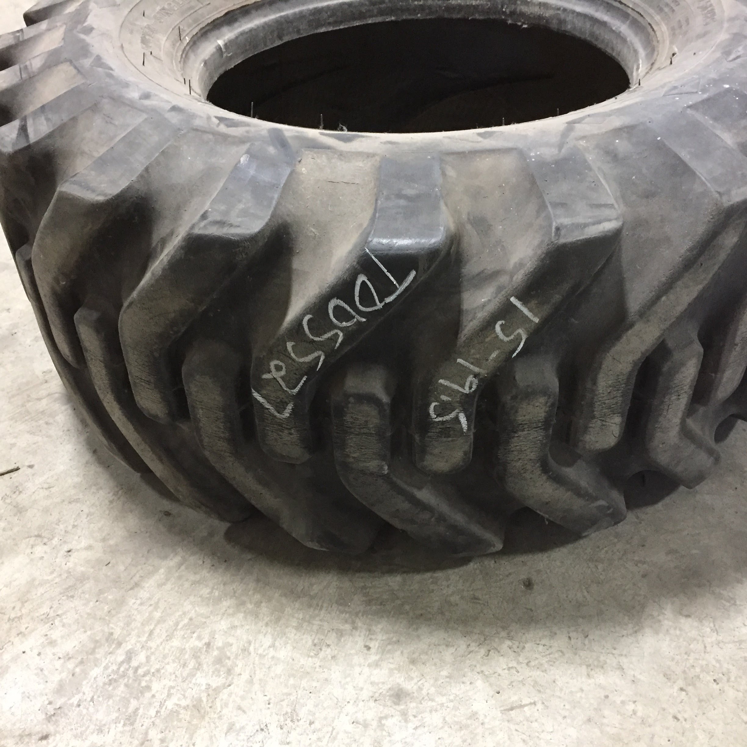 15/-19.5 Goodyear Farm Sure Grip Lug NHS HF-2 Tire T005527