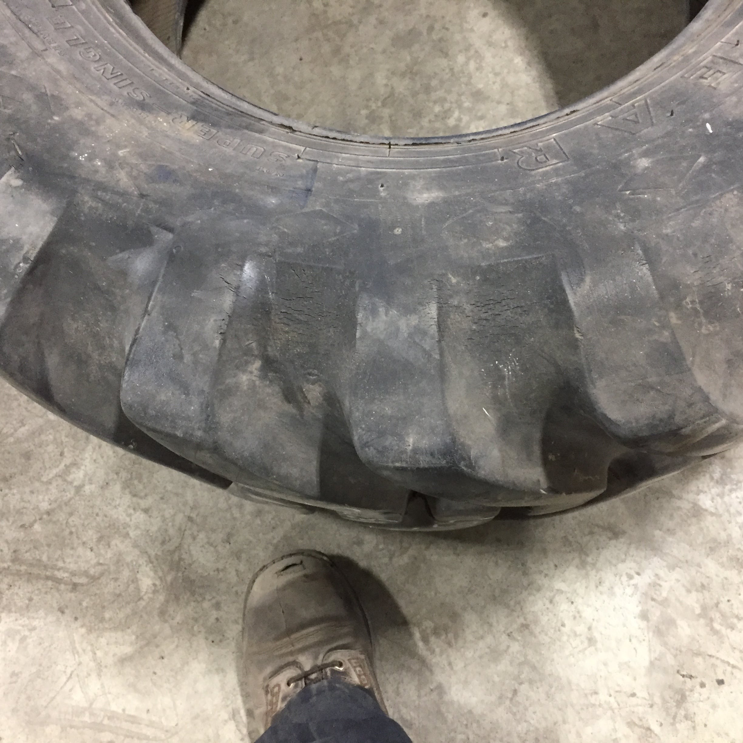15/-19.5 Goodyear Farm Sure Grip Lug NHS HF-2 Tire T005527