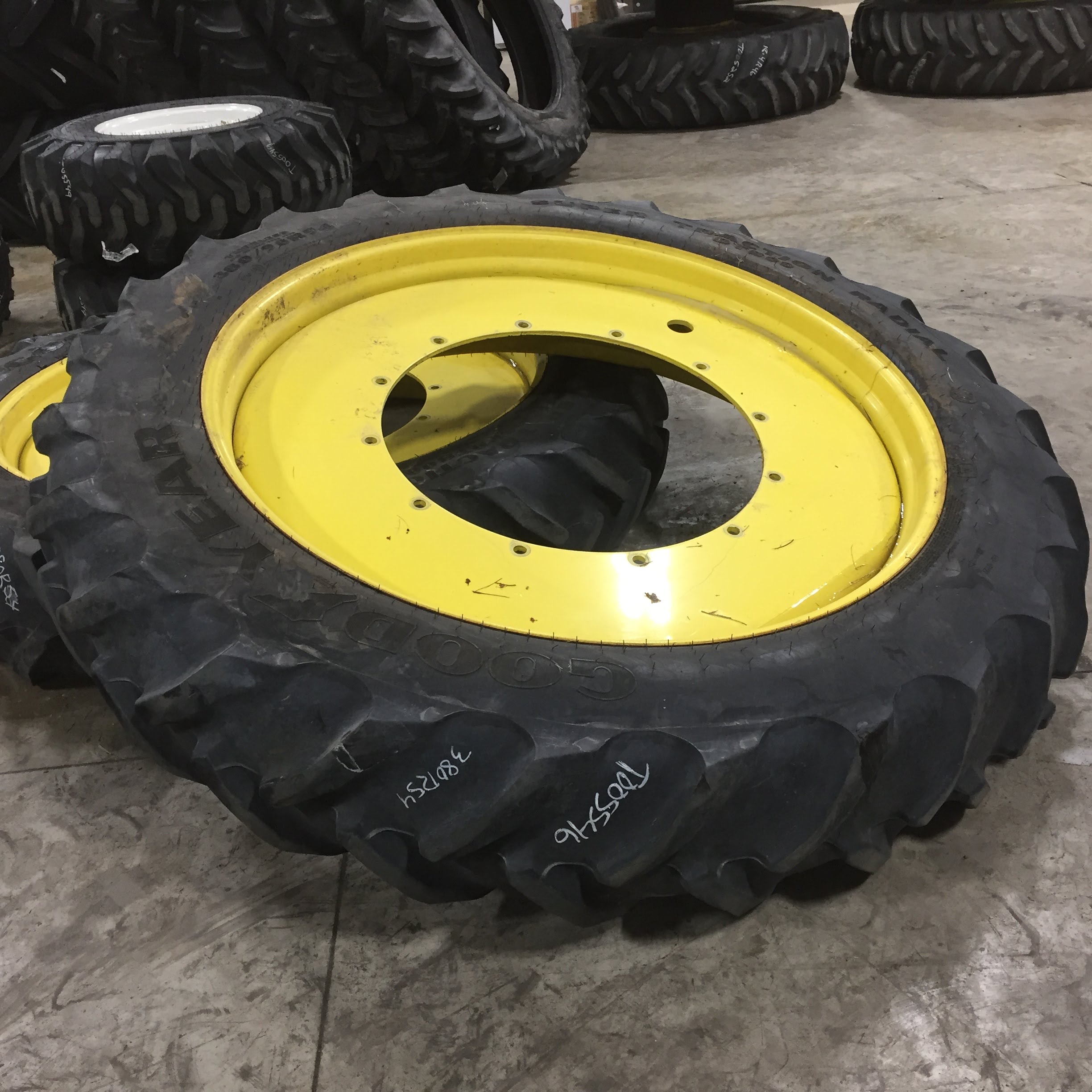 380/90R54 Goodyear Farm DT800 Super Traction R-1W Tire RT005546