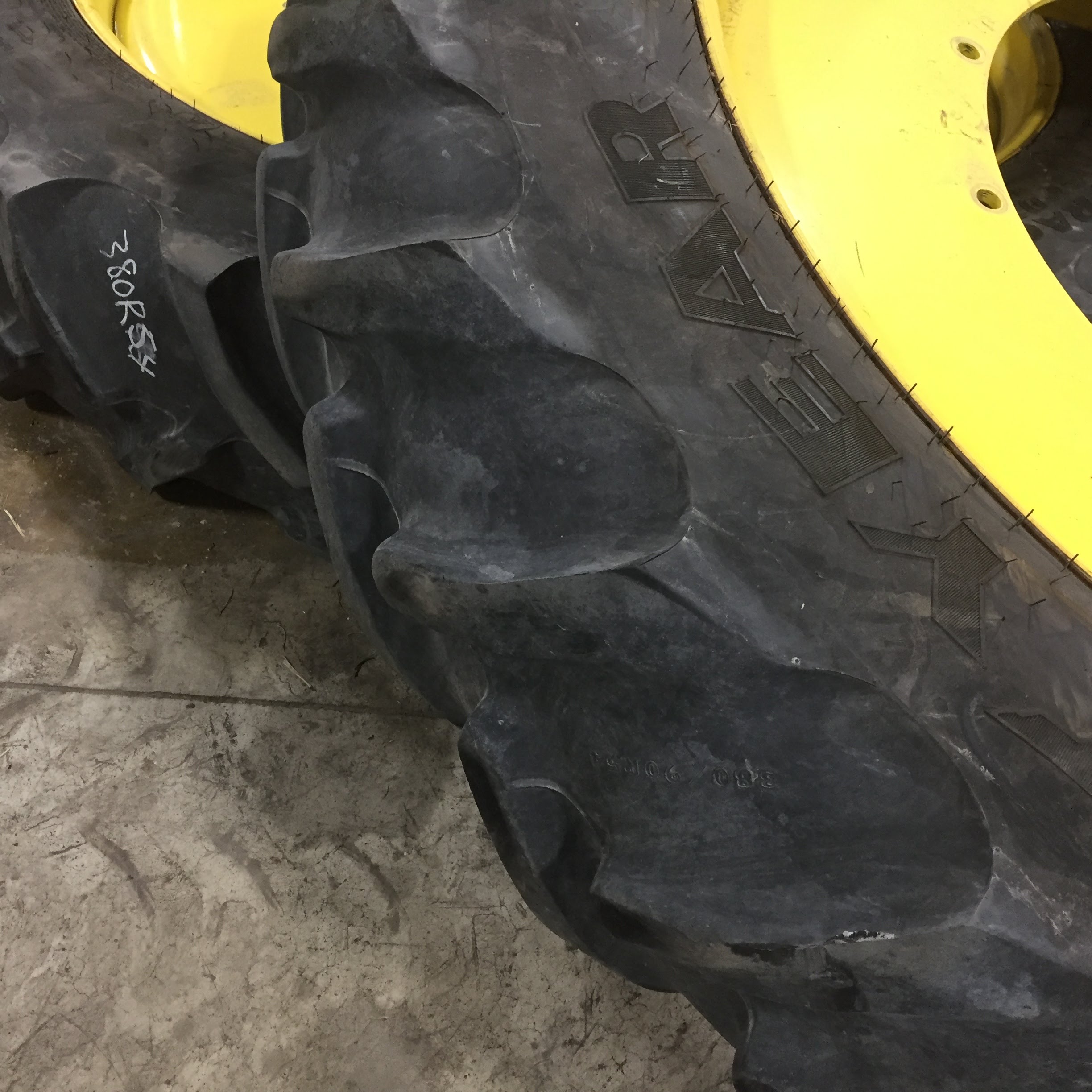 380/90R54 Goodyear Farm DT800 Super Traction R-1W Tire RT005546