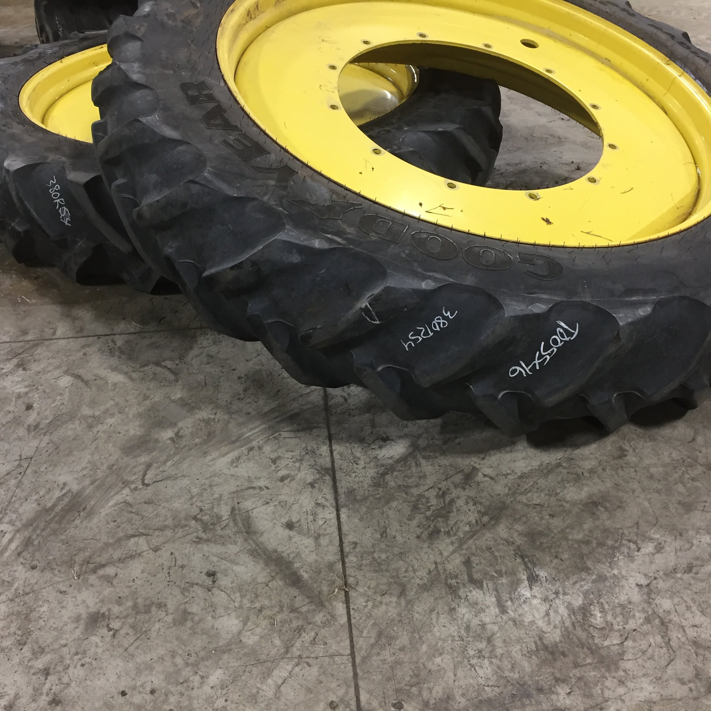 380/90R54 Goodyear Farm DT800 Super Traction R-1W Tire RT005546