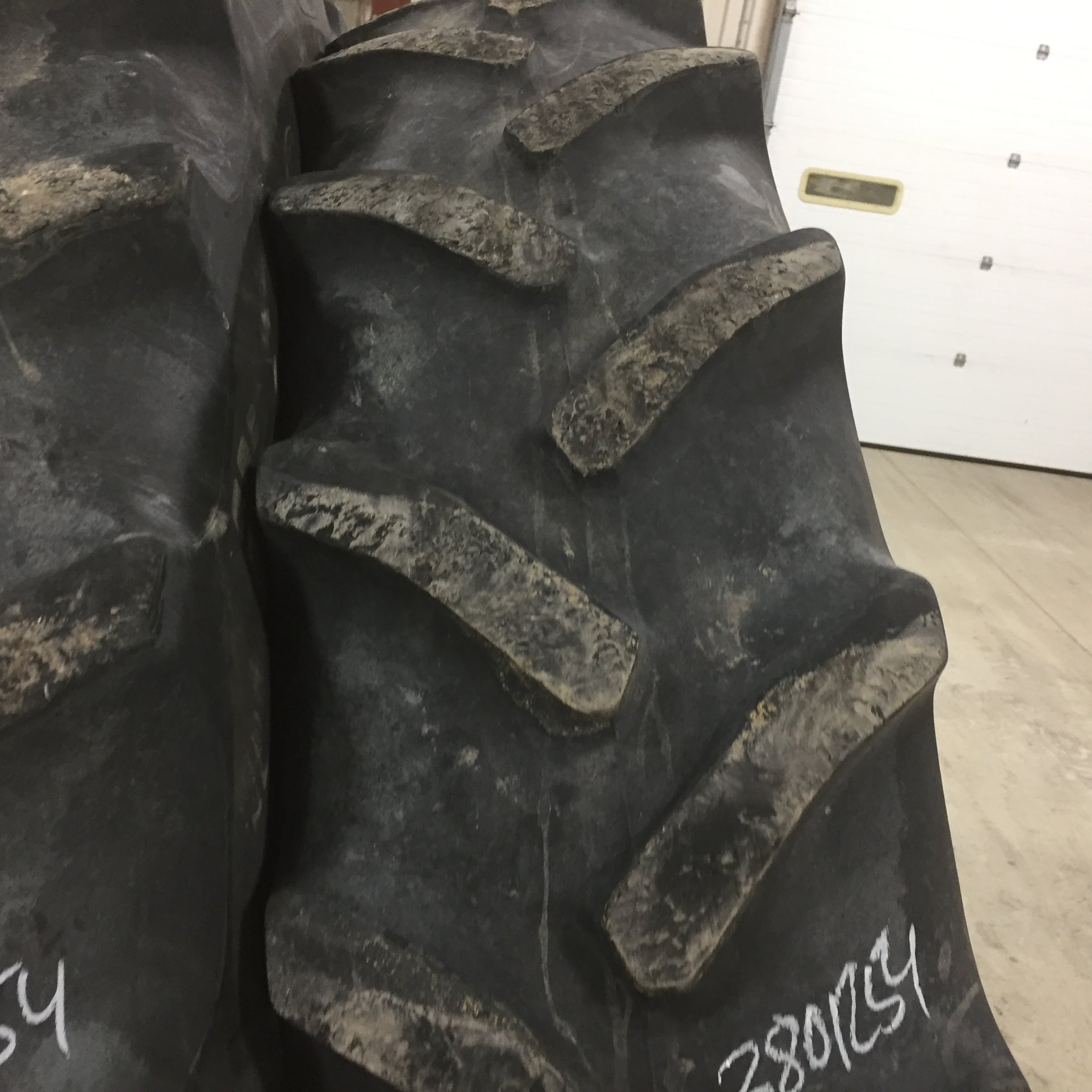 380/90R54 Goodyear Farm DT800 Super Traction R-1W Tire T005557