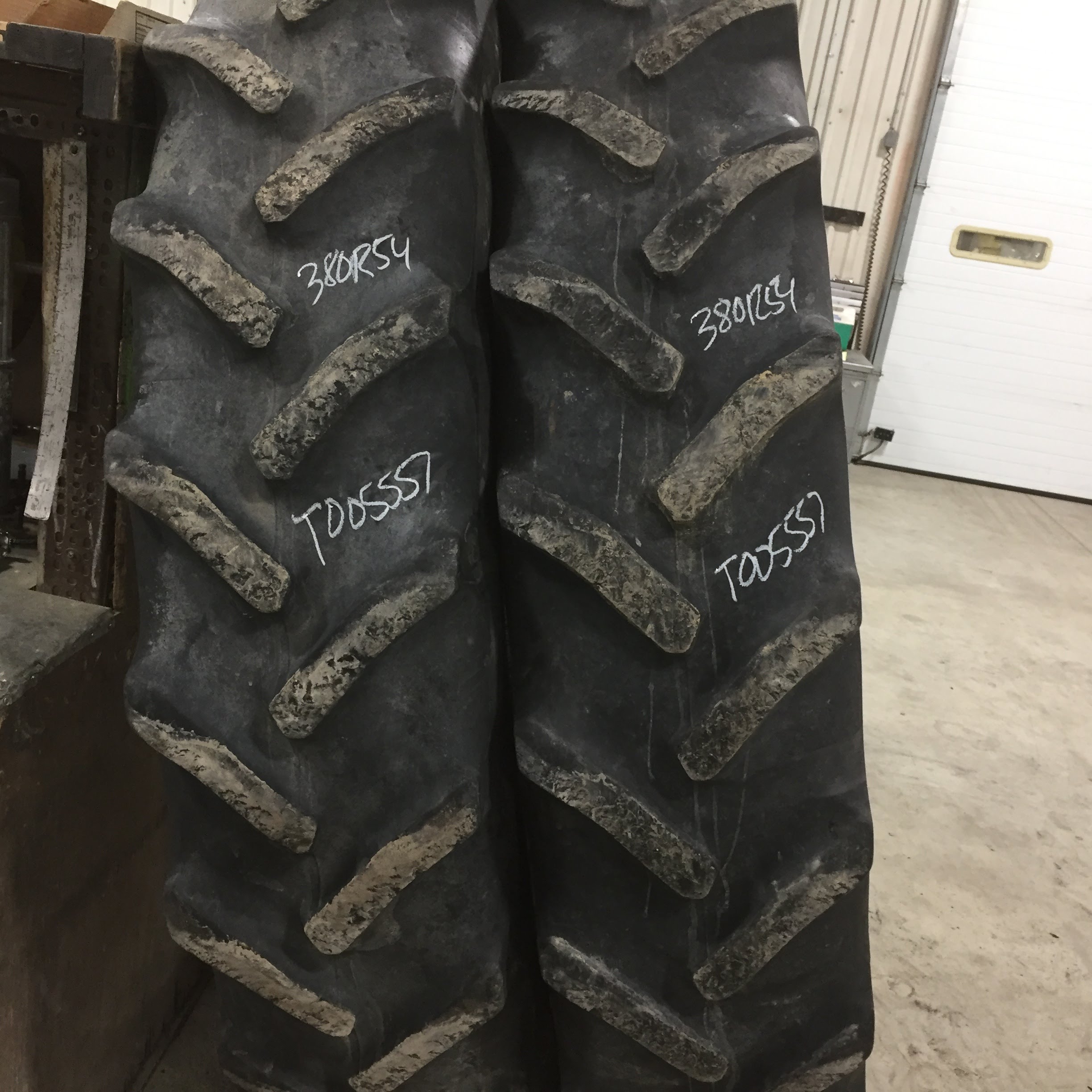 380/90R54 Goodyear Farm DT800 Super Traction R-1W Tire T005557