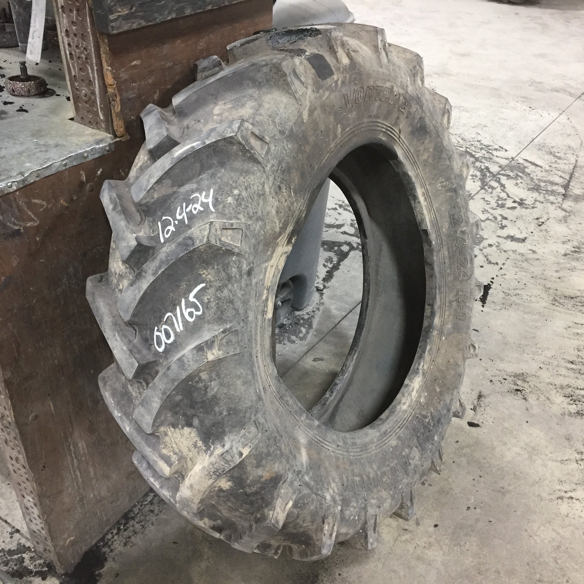 12.4/-24 Vortrac All Position R-1 Tire 007165