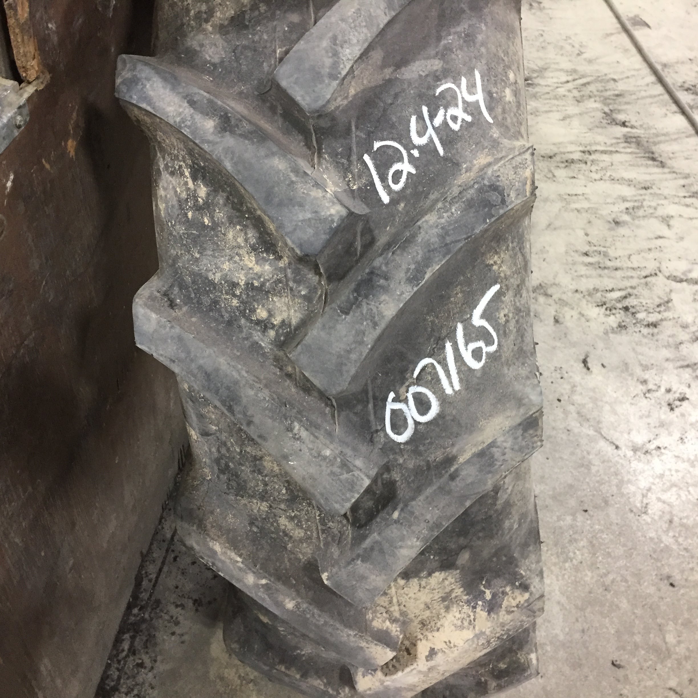 12.4/-24 Vortrac All Position R-1 Tire 007165