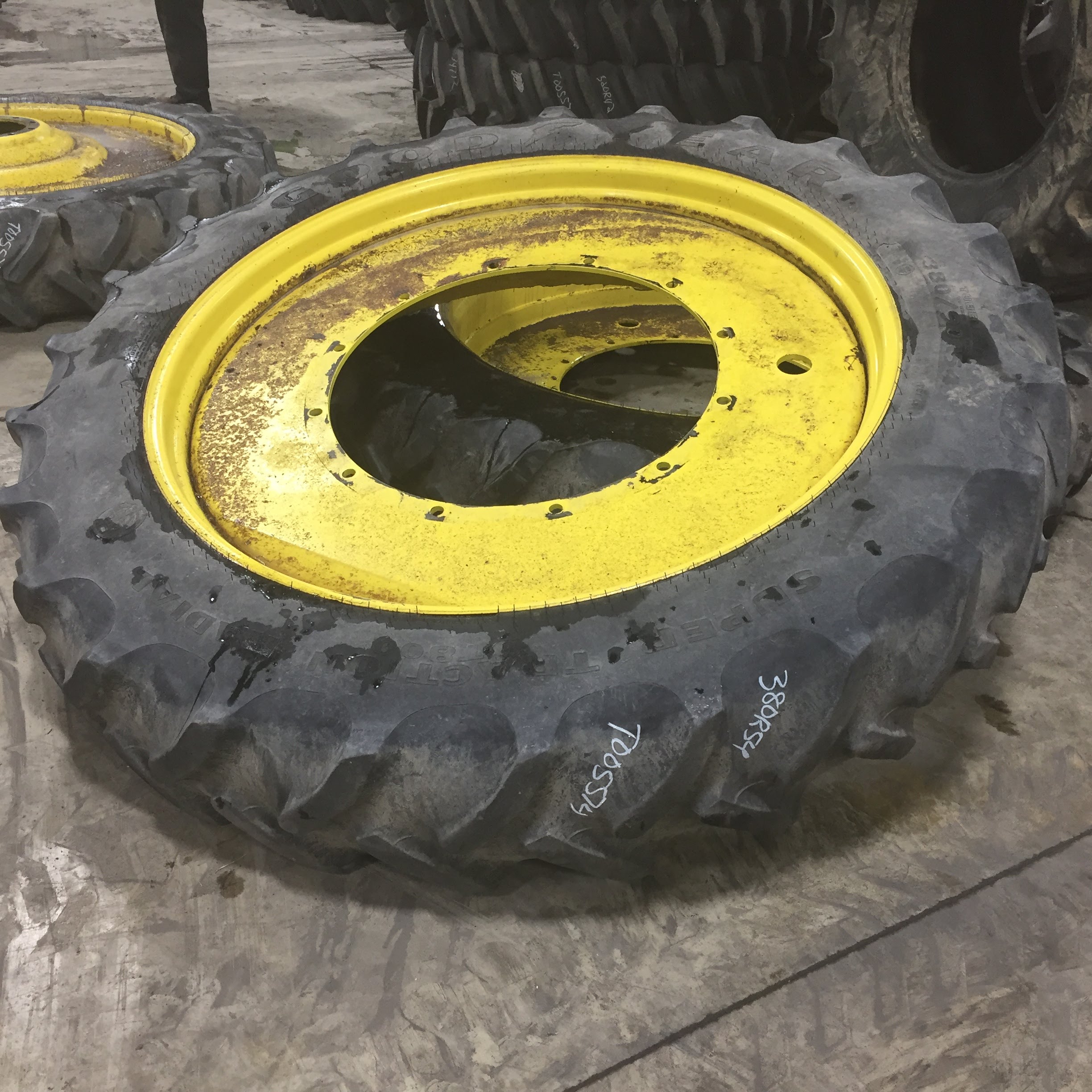 380/90R54 Goodyear Farm DT800 Super Traction R-1W Tire RT005574