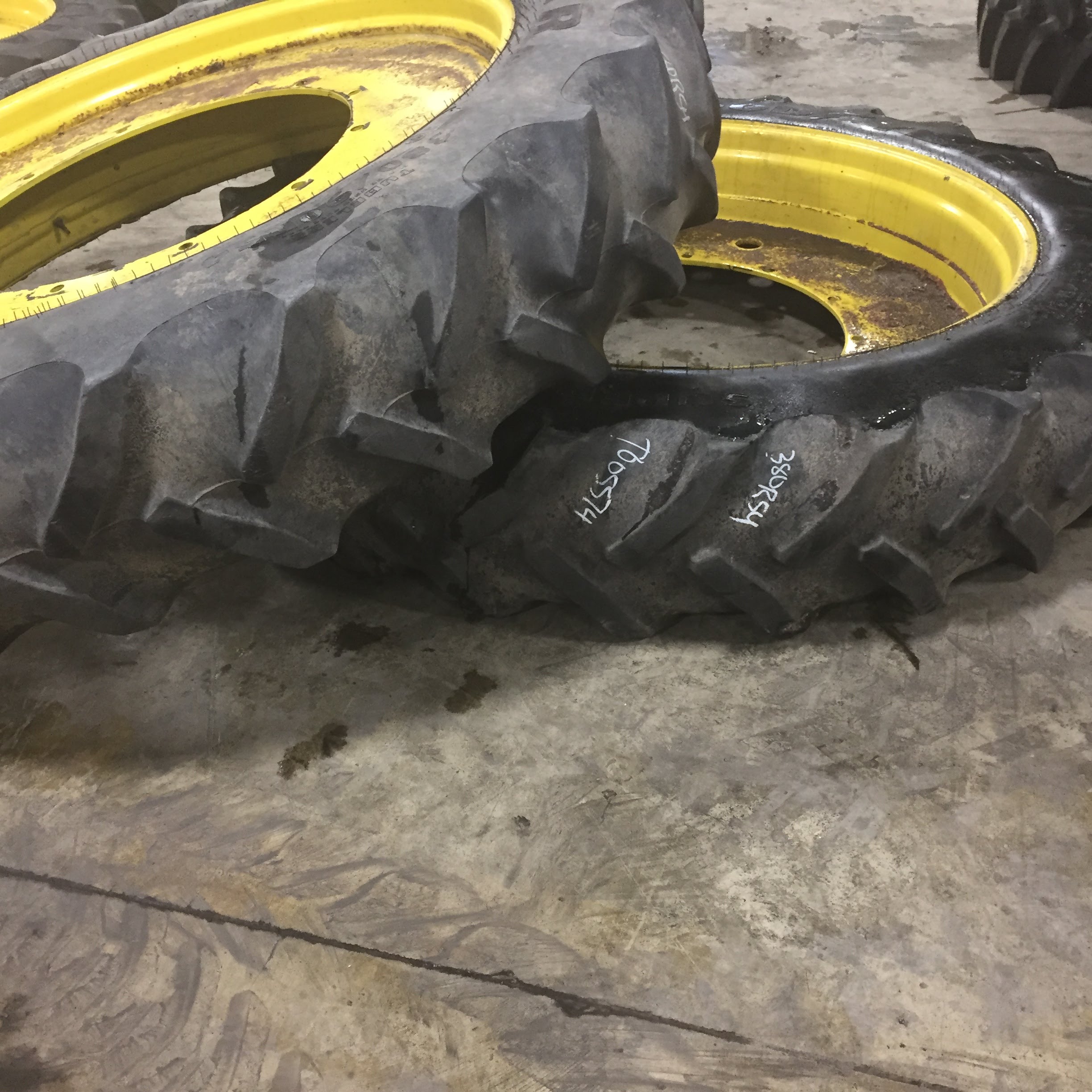 380/90R54 Goodyear Farm DT800 Super Traction R-1W Tire RT005574