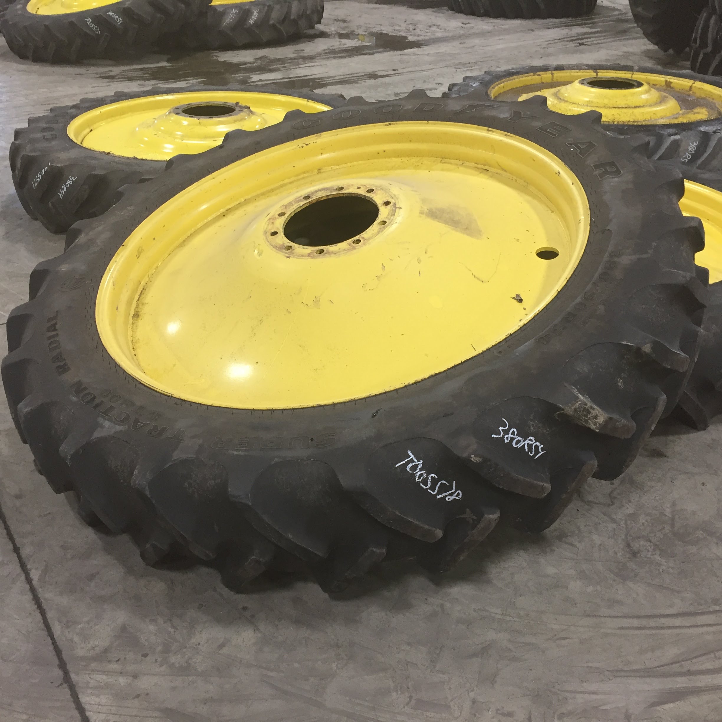 380/90R54 Goodyear Farm DT800 Super Traction R-1W Tire RT005578