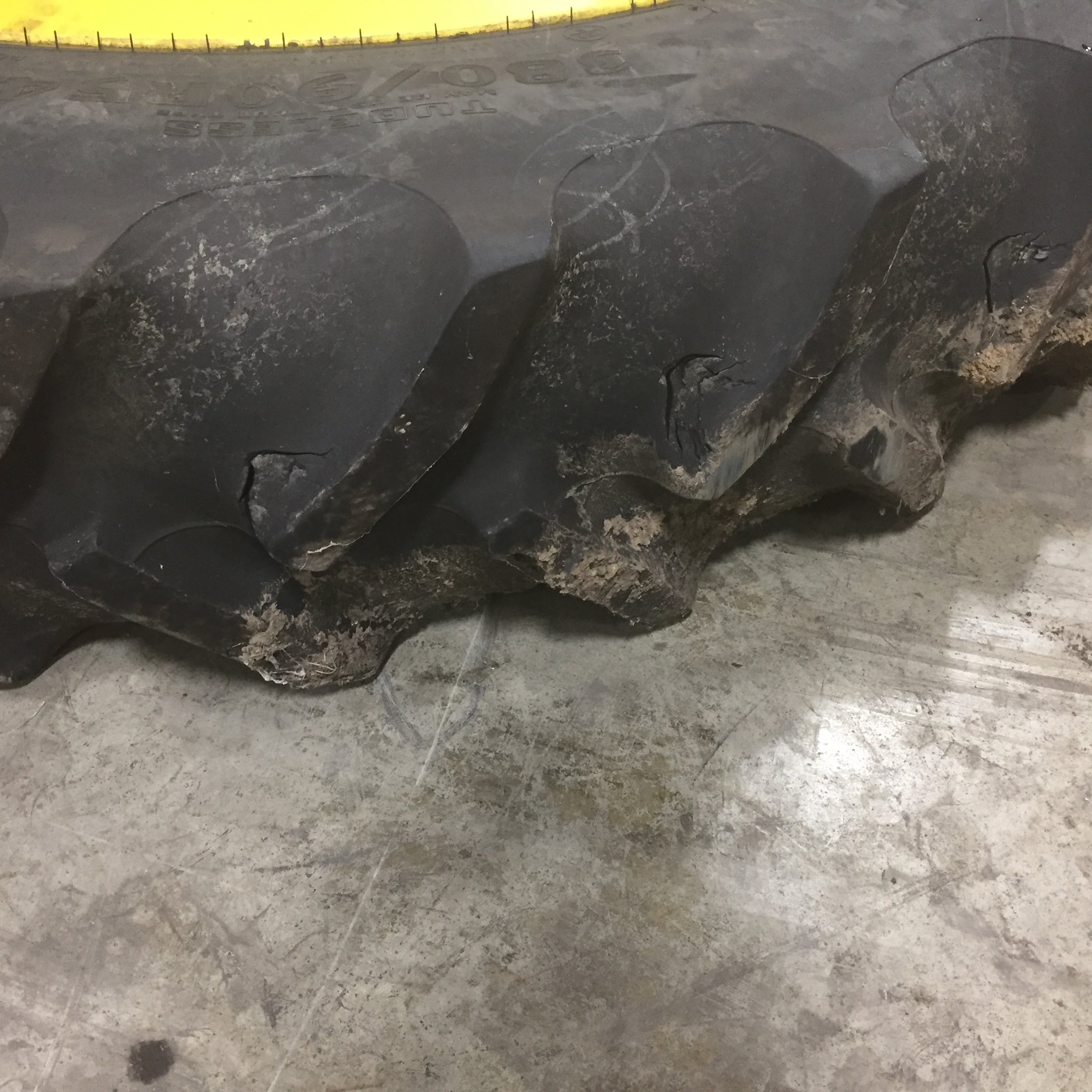 380/90R54 Goodyear Farm DT800 Super Traction R-1W Tire RT005578