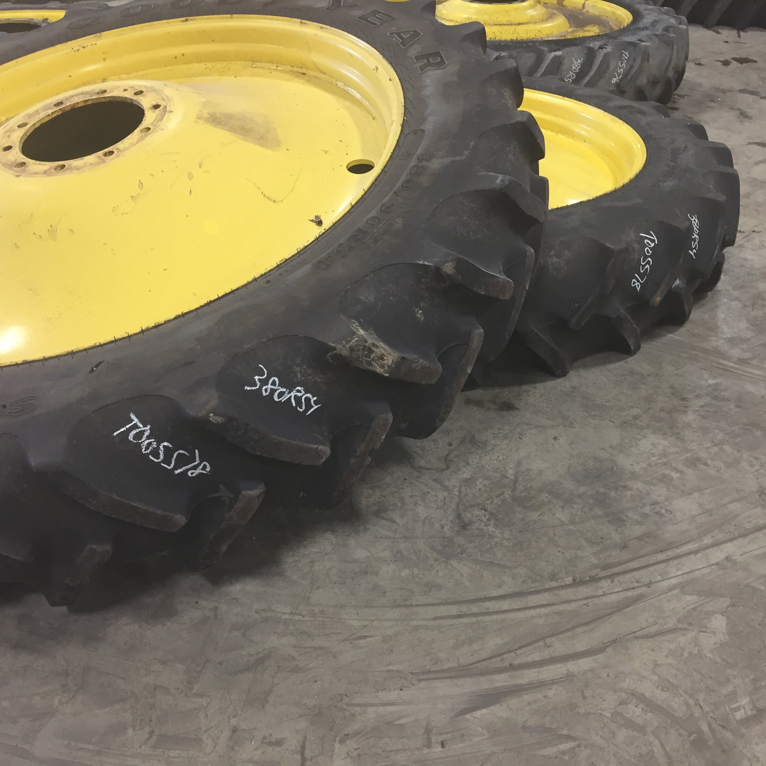 380/90R54 Goodyear Farm DT800 Super Traction R-1W Tire RT005578