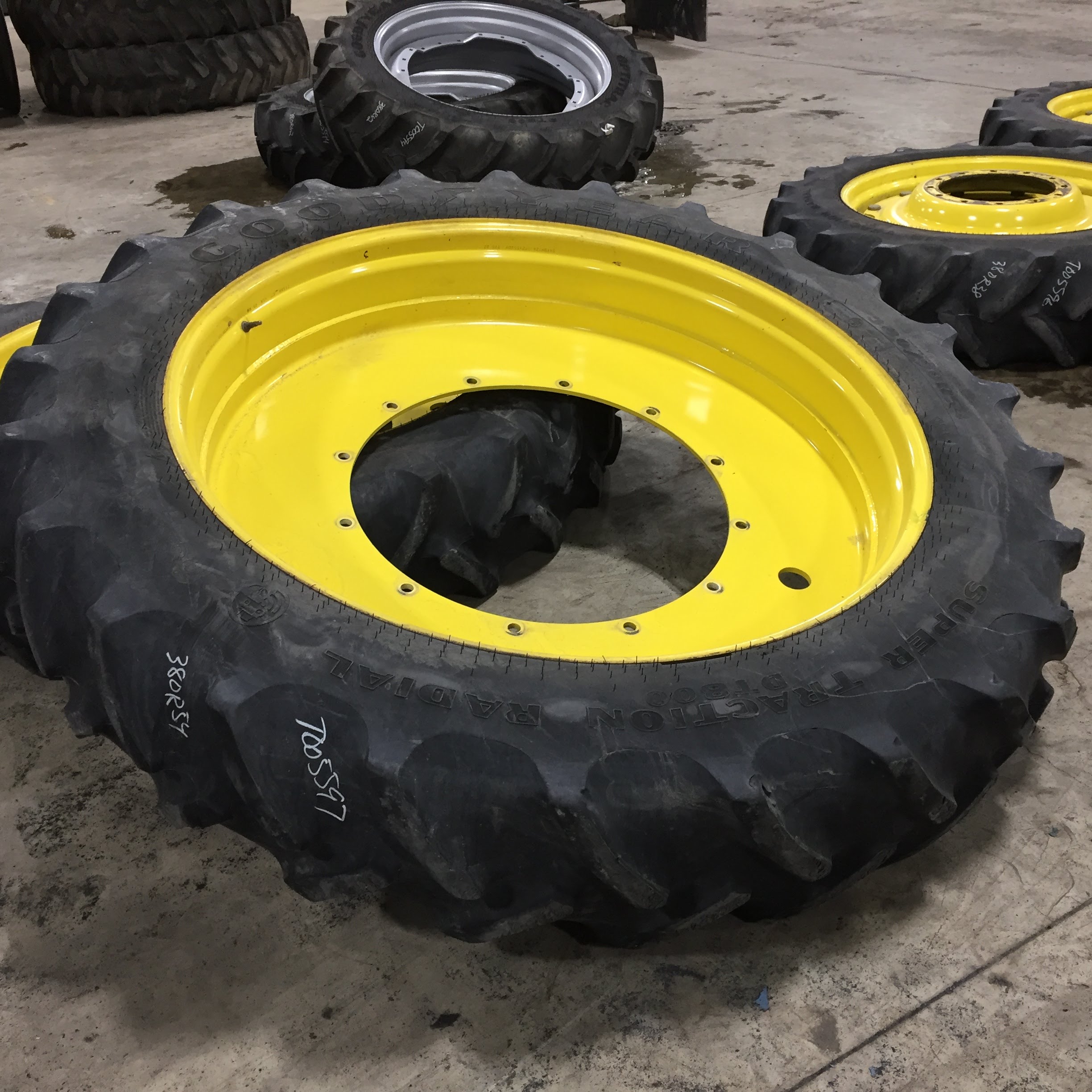 380/90R54 Goodyear Farm DT800 Super Traction R-1W Tire RT005597