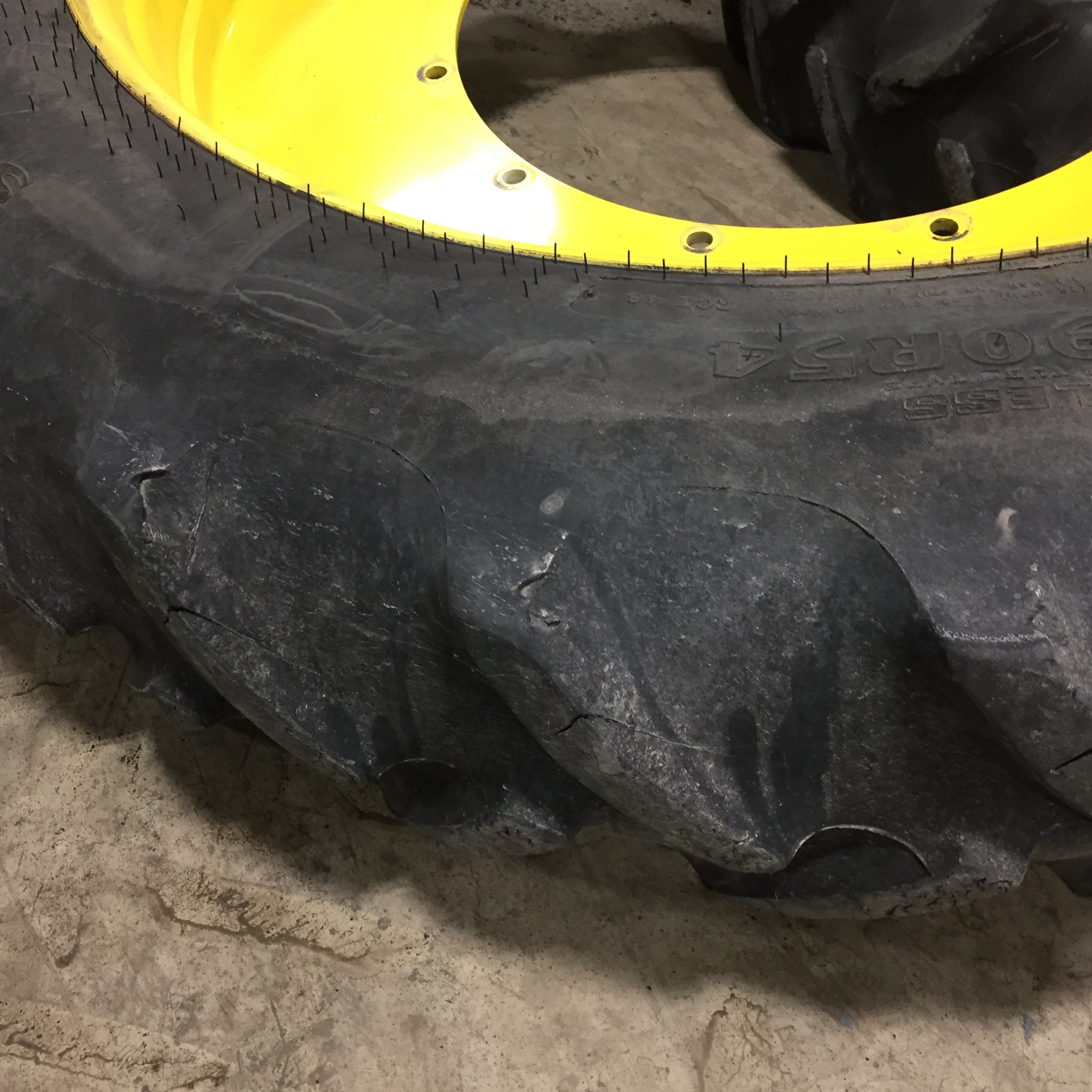 380/90R54 Goodyear Farm DT800 Super Traction R-1W Tire RT005597