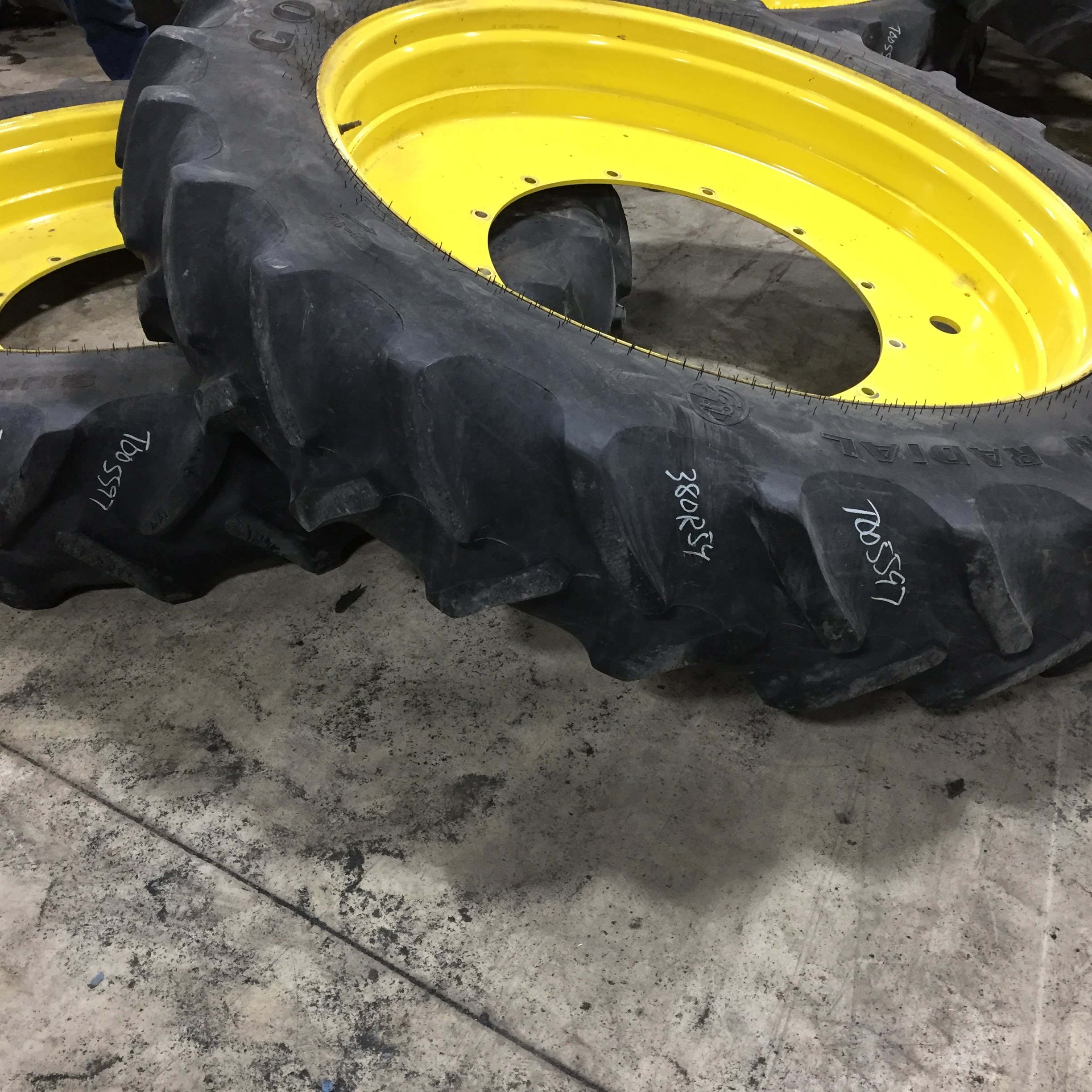 380/90R54 Goodyear Farm DT800 Super Traction R-1W Tire RT005597