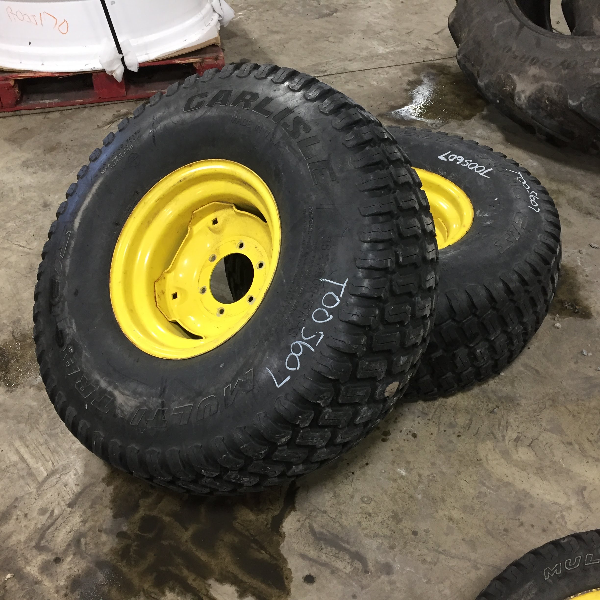 36/14.00-15 Carlisle Multi Trac C/S R-3 Tire RT005607