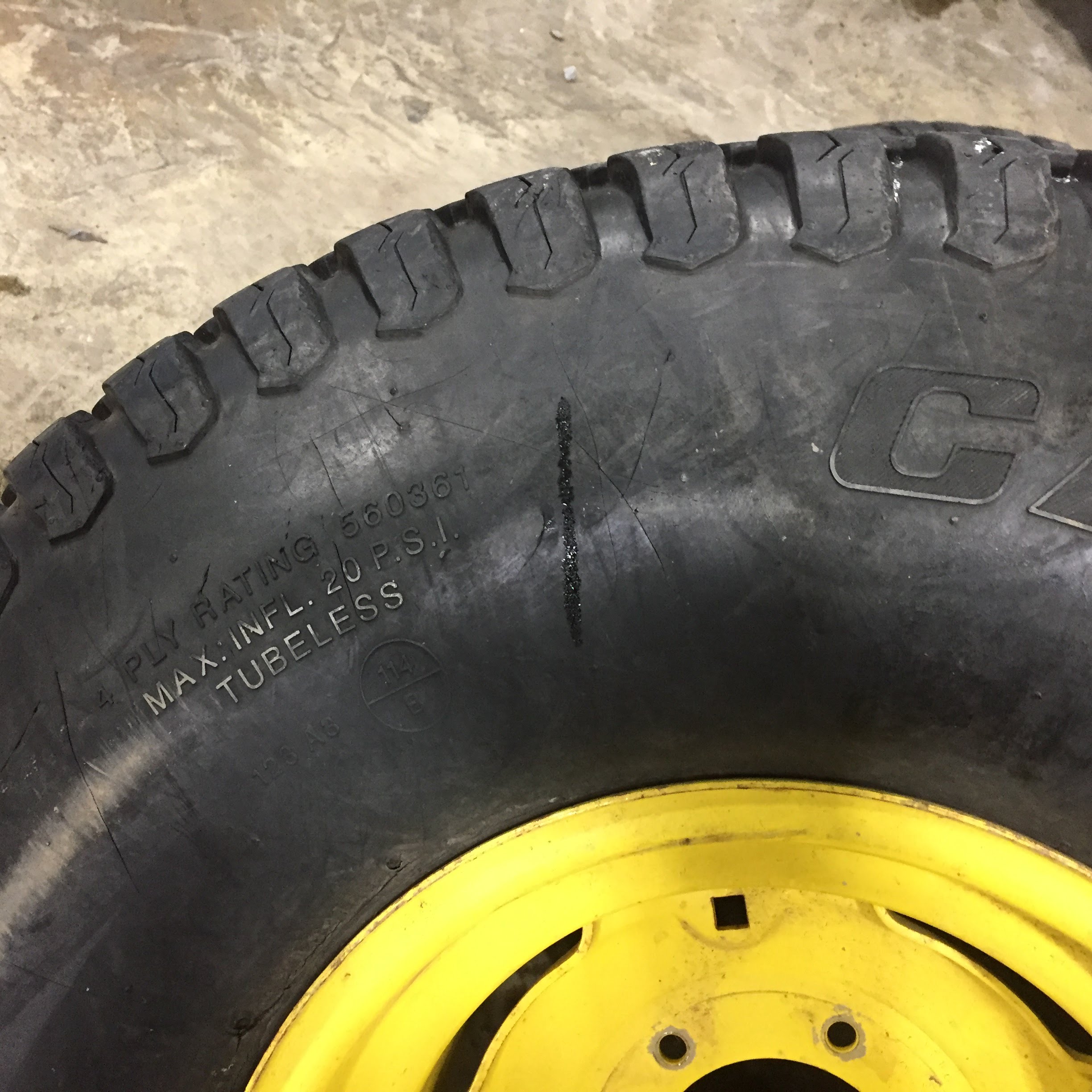 36/14.00-15 Carlisle Multi Trac C/S R-3 Tire RT005607