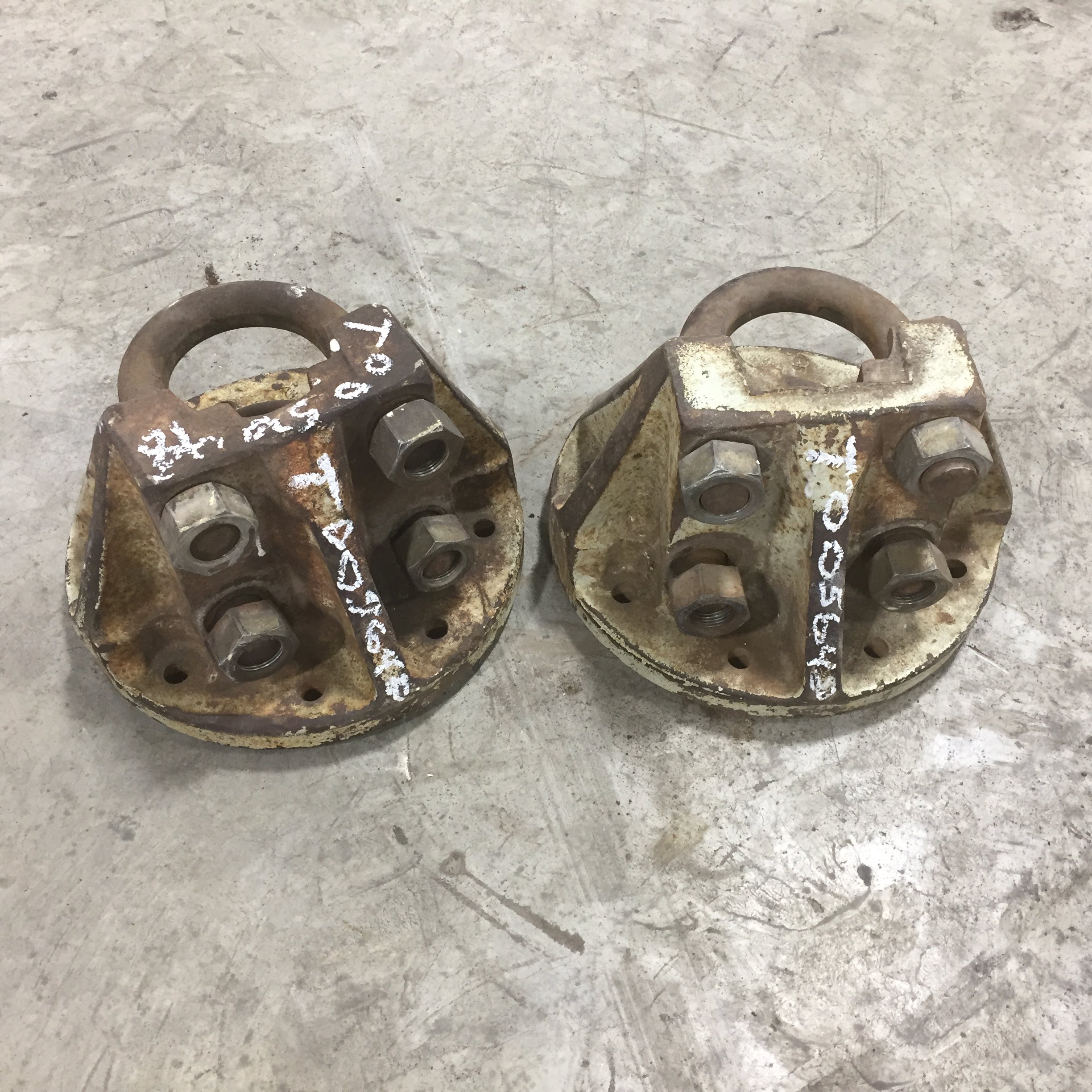 9 Bolt 2 U-Bolt Style Dual Hub T005648