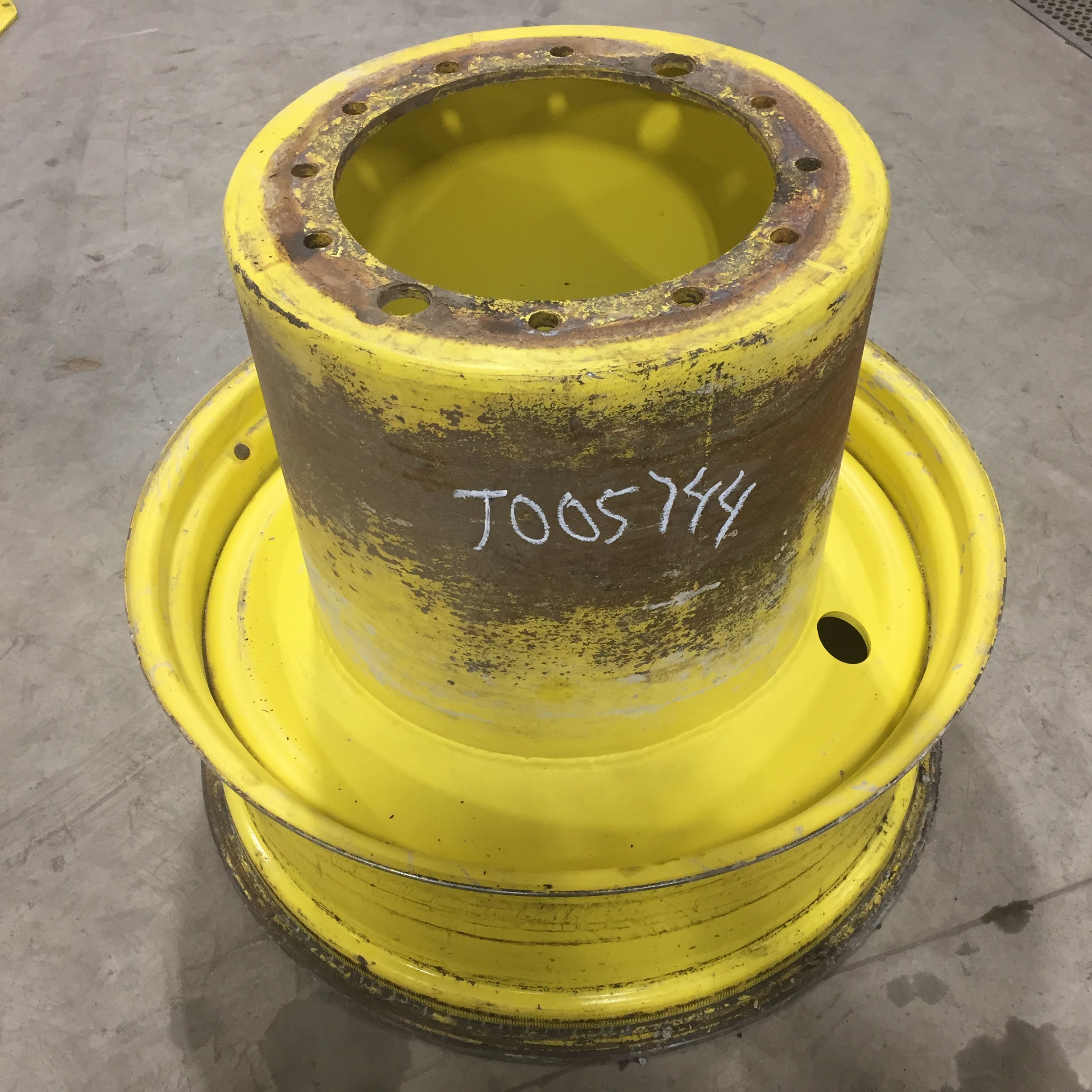 34''D x 13''W FWA Direct Bolt Dual Wheel WT005744