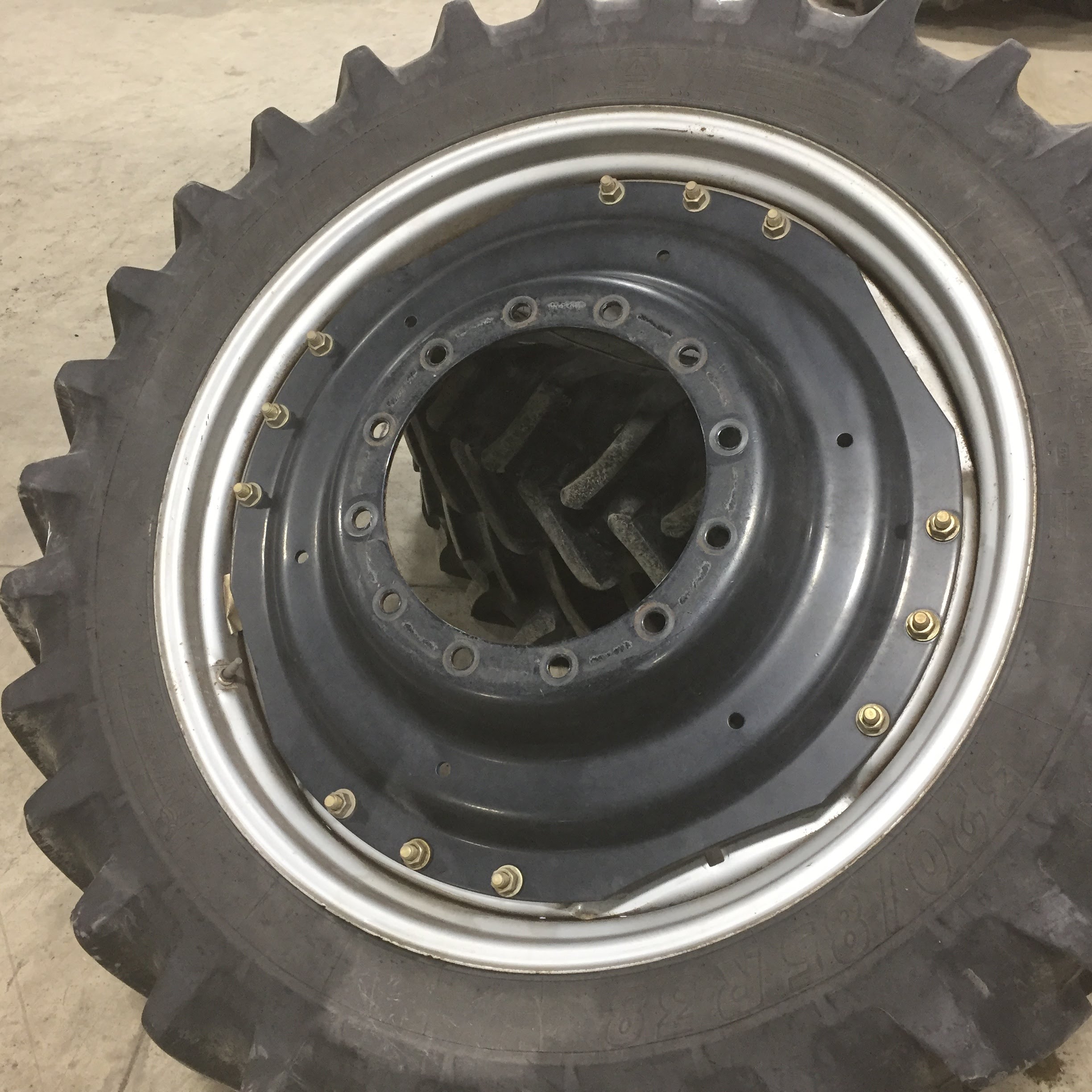 38''-54'' Waffle Wheel (Groups of 3 bolts) Rim Center WT005788CTR