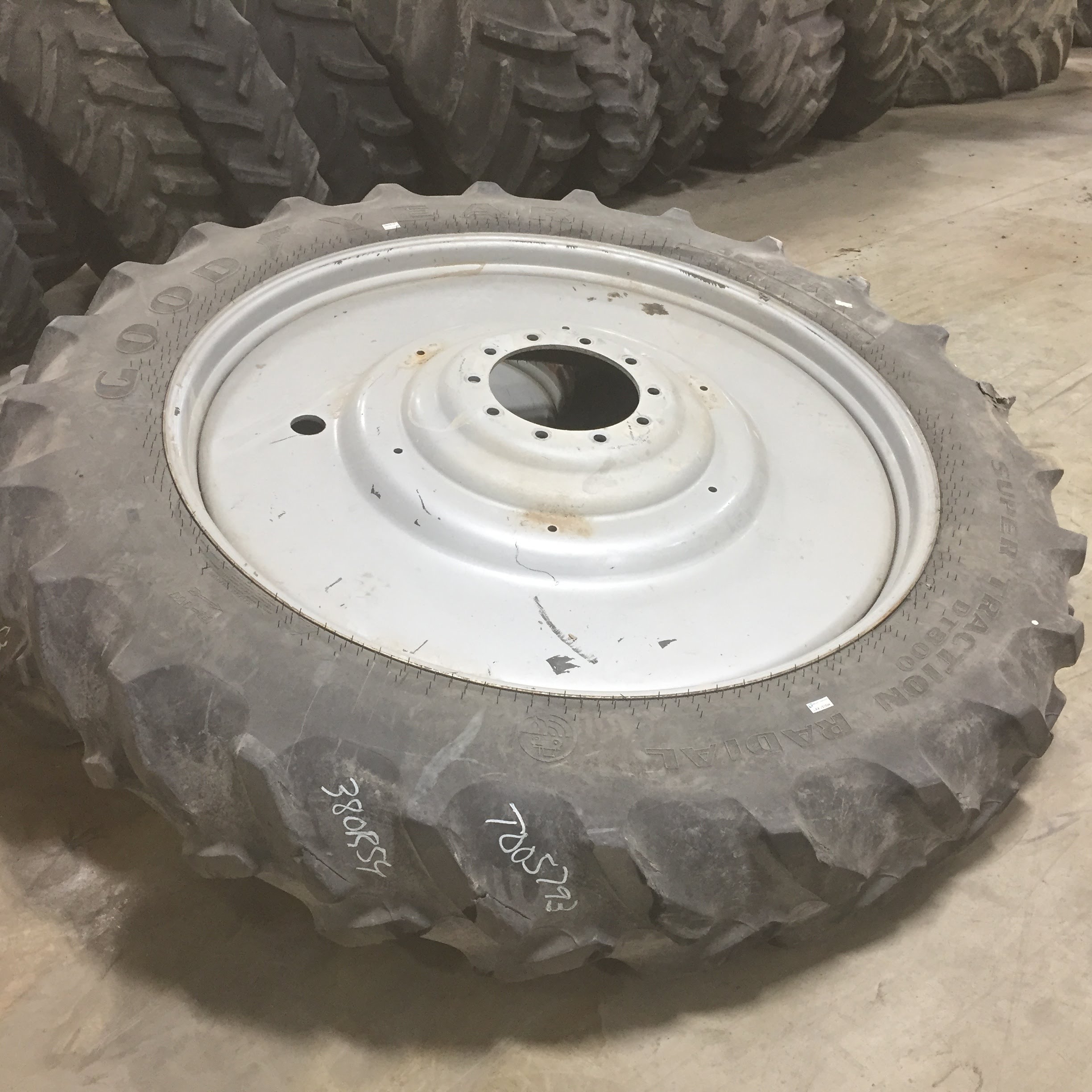 380/90R54 Goodyear Farm DT800 Super Traction R-1W Tire RT005793