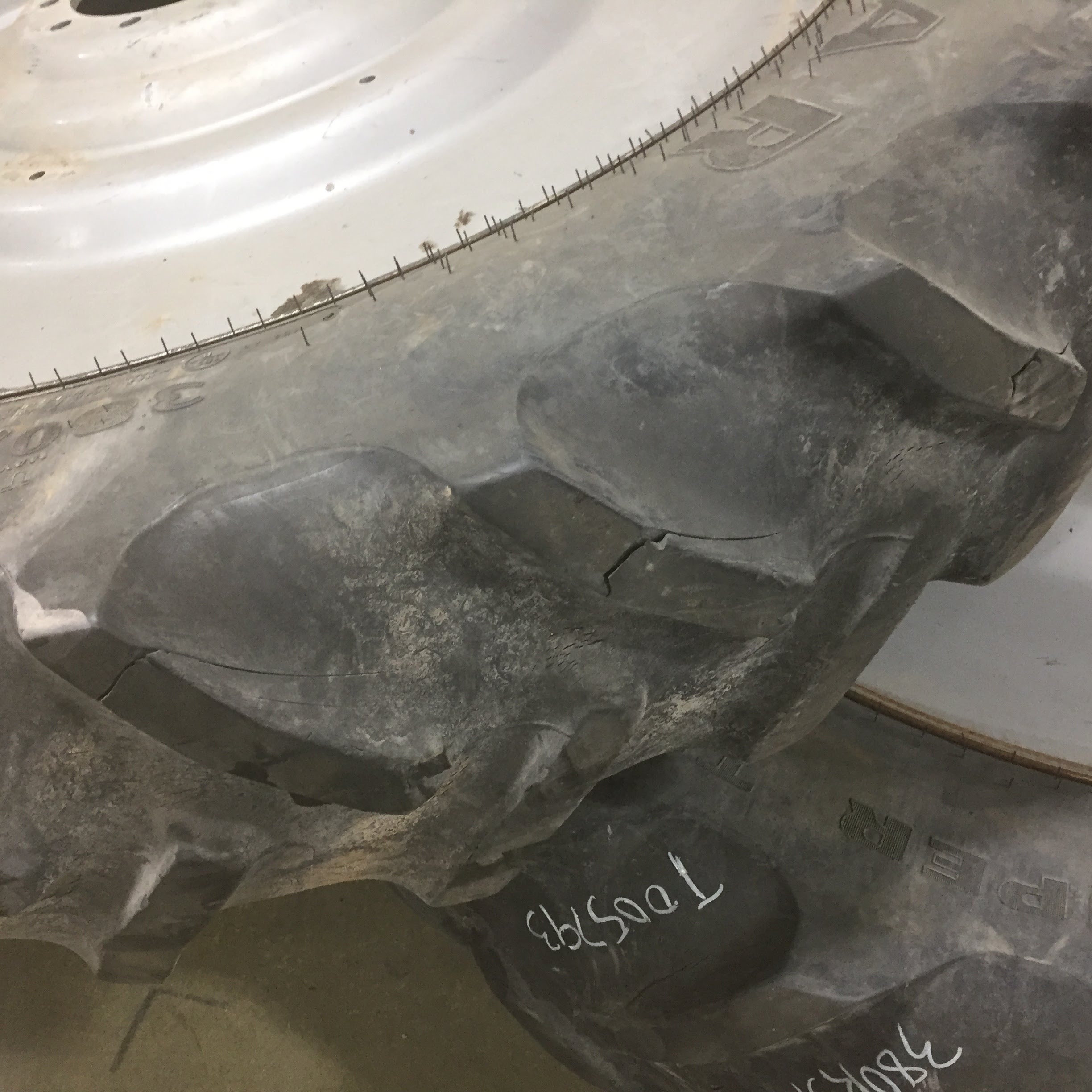 380/90R54 Goodyear Farm DT800 Super Traction R-1W Tire RT005793