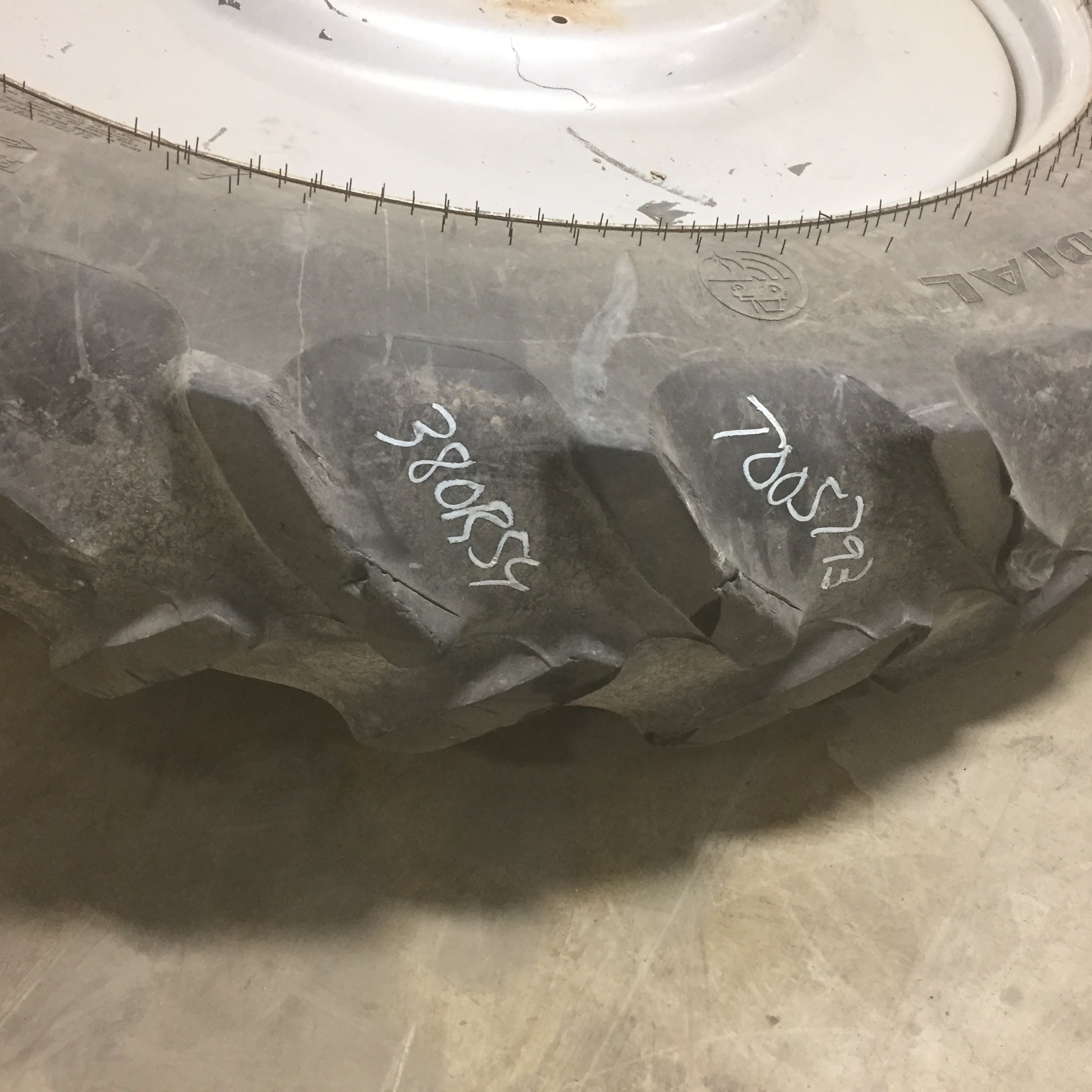380/90R54 Goodyear Farm DT800 Super Traction R-1W Tire RT005793