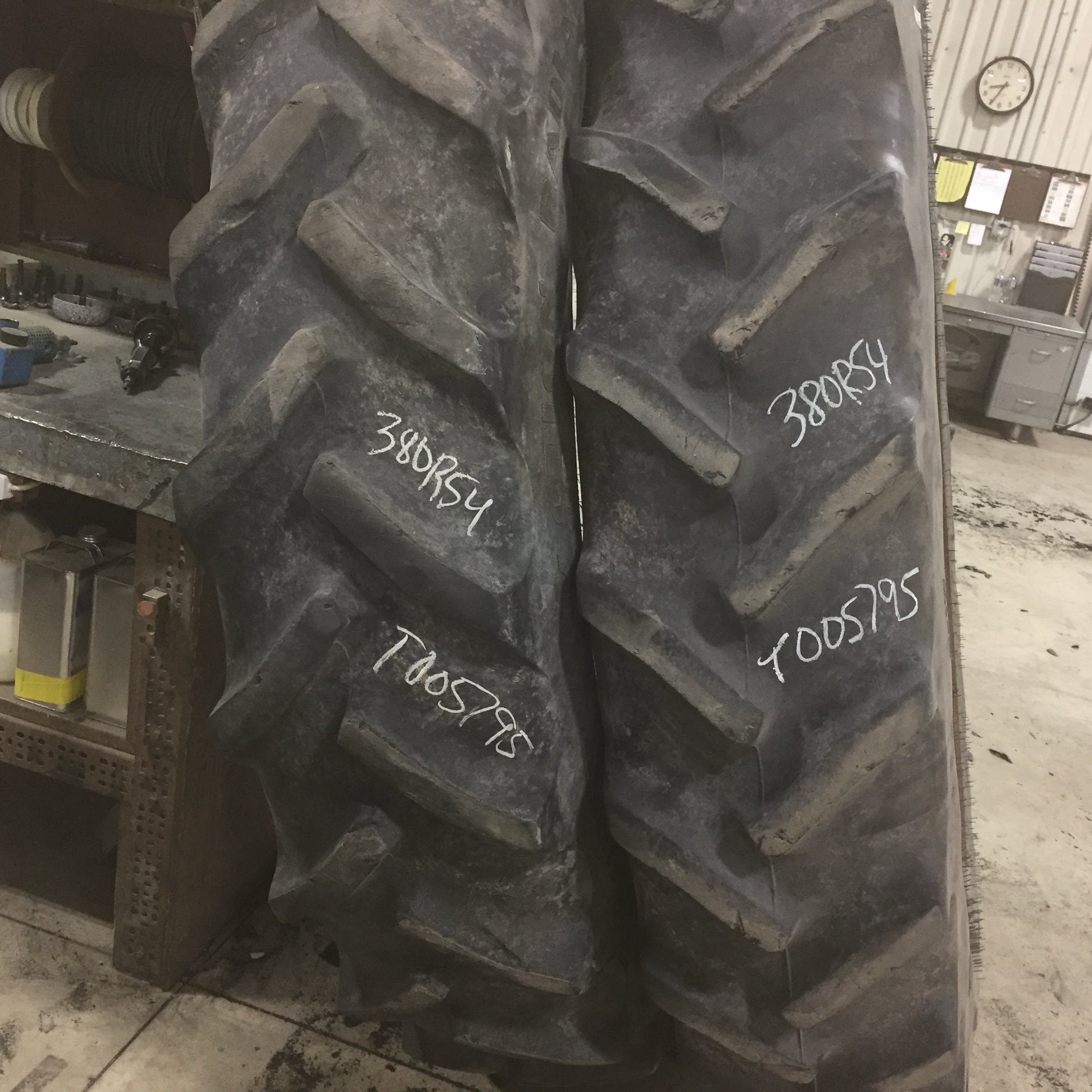 380/90R54 Goodyear Farm DT800 Super Traction R-1W Tire T005795
