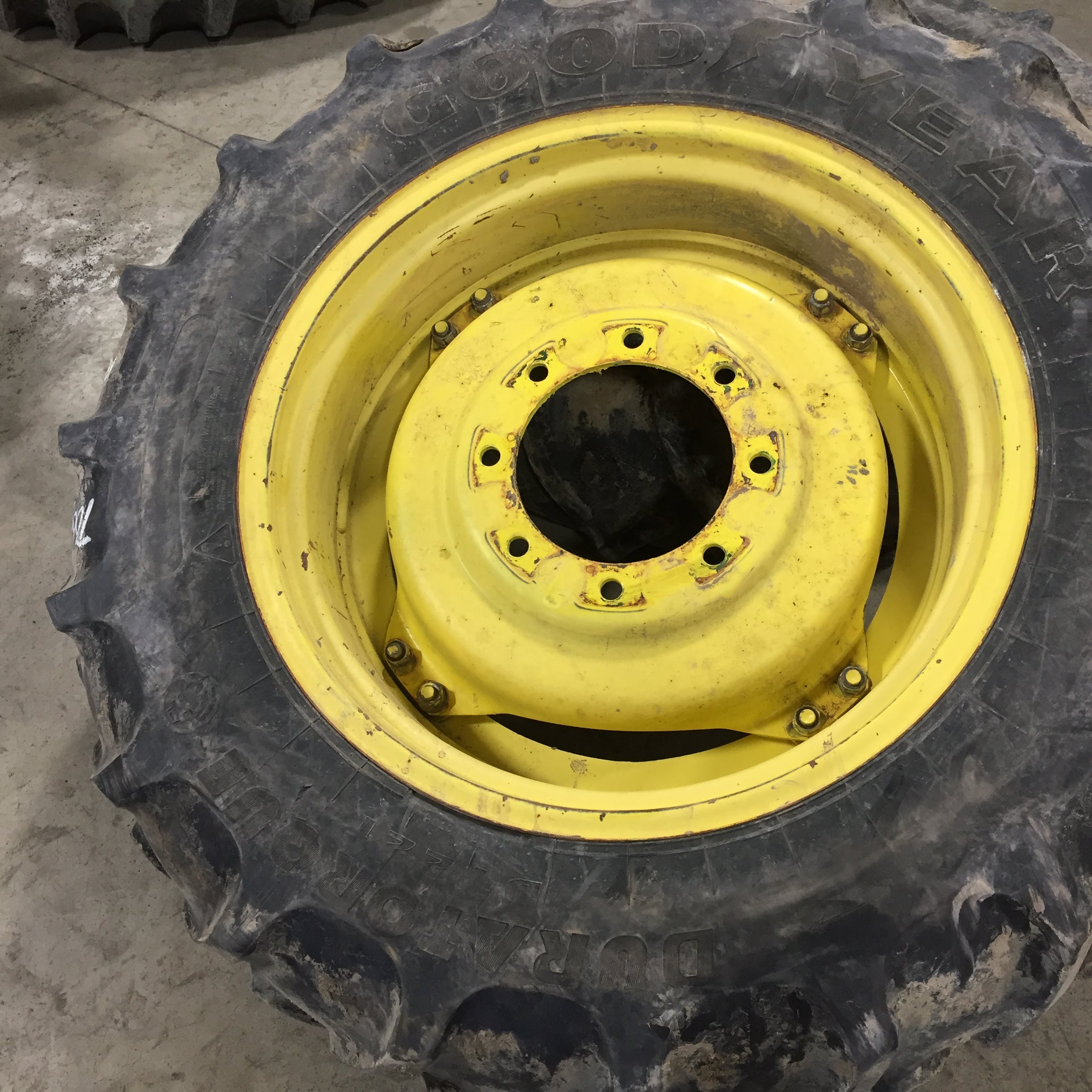 28'' Stub Disc (groups of 2 bolts) Rim Center WT005852CTR