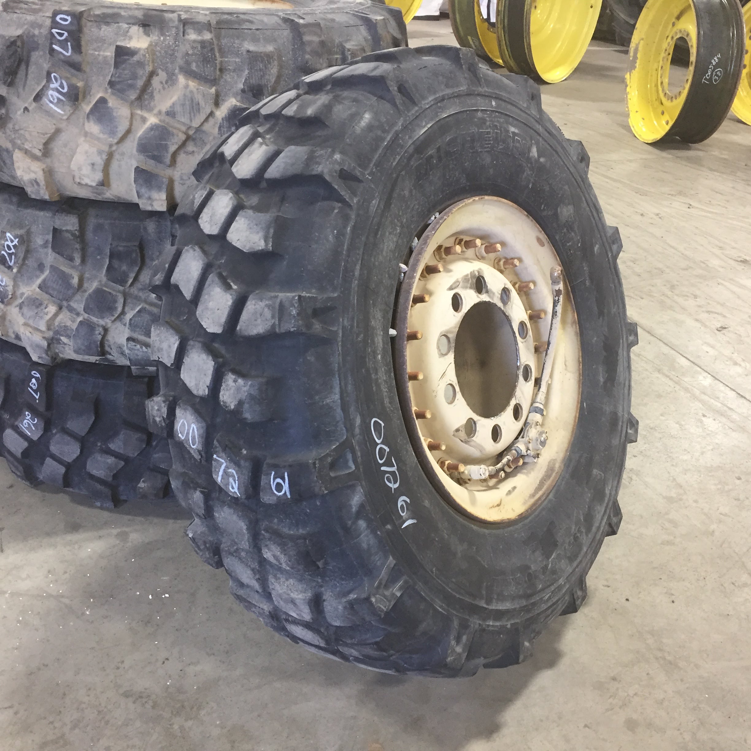 395/85R20 Michelin XML Military Tire R007261