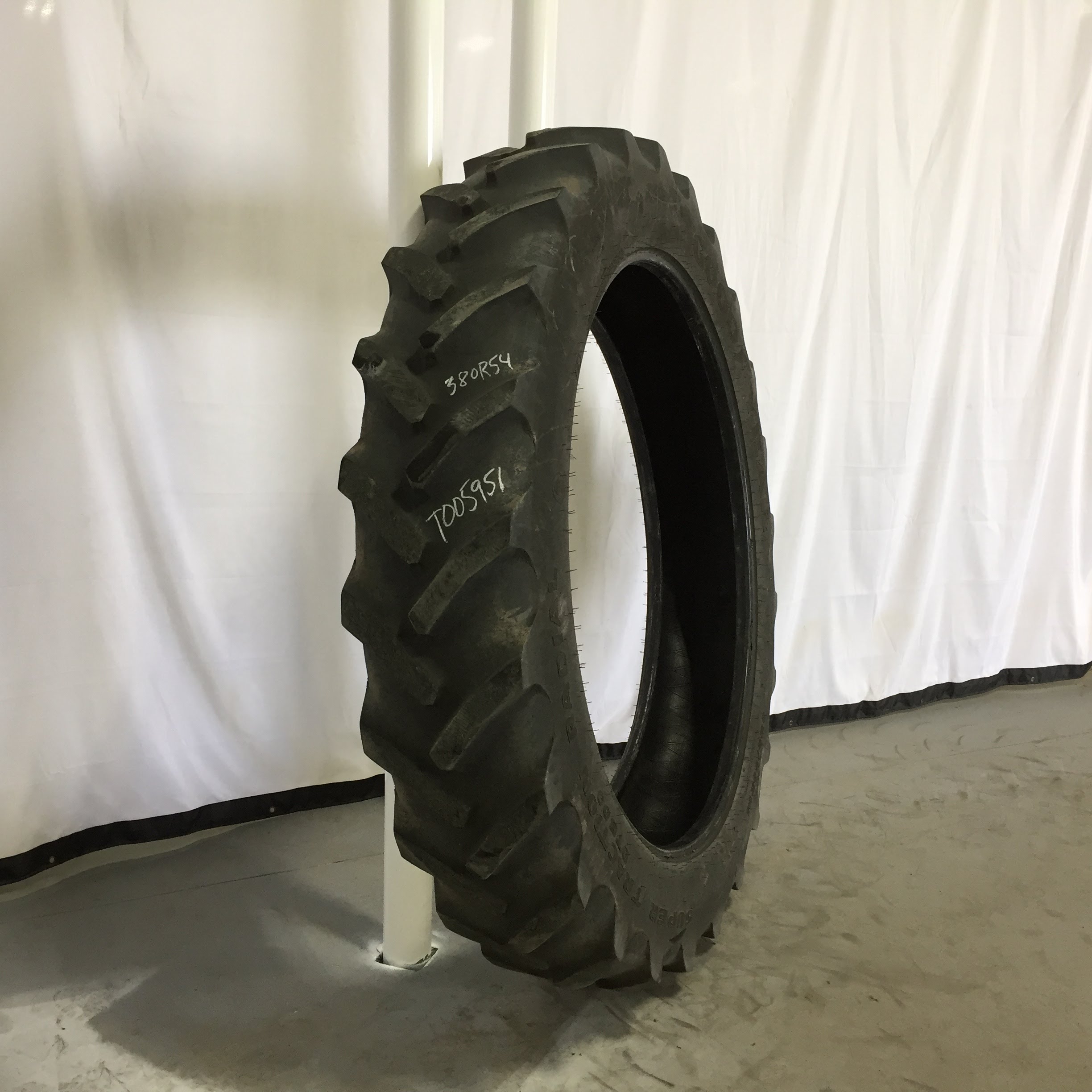 380/90R54 Goodyear Farm DT800 Super Traction R-1W Tire T005951
