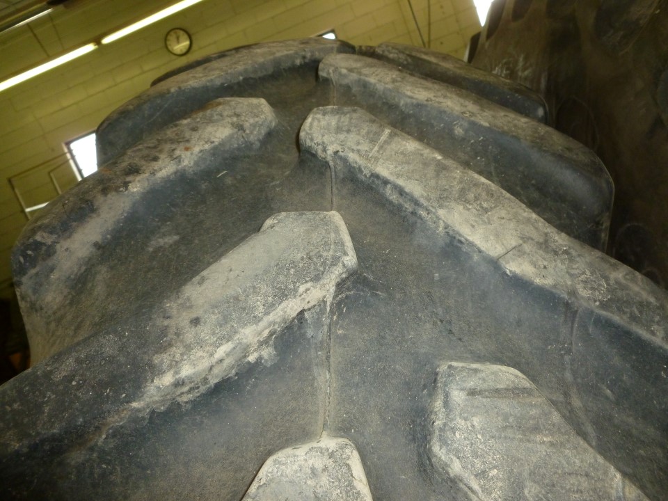 420/80R46 Goodyear Farm Dyna Torque Radial R-1 Tire 004877-Z