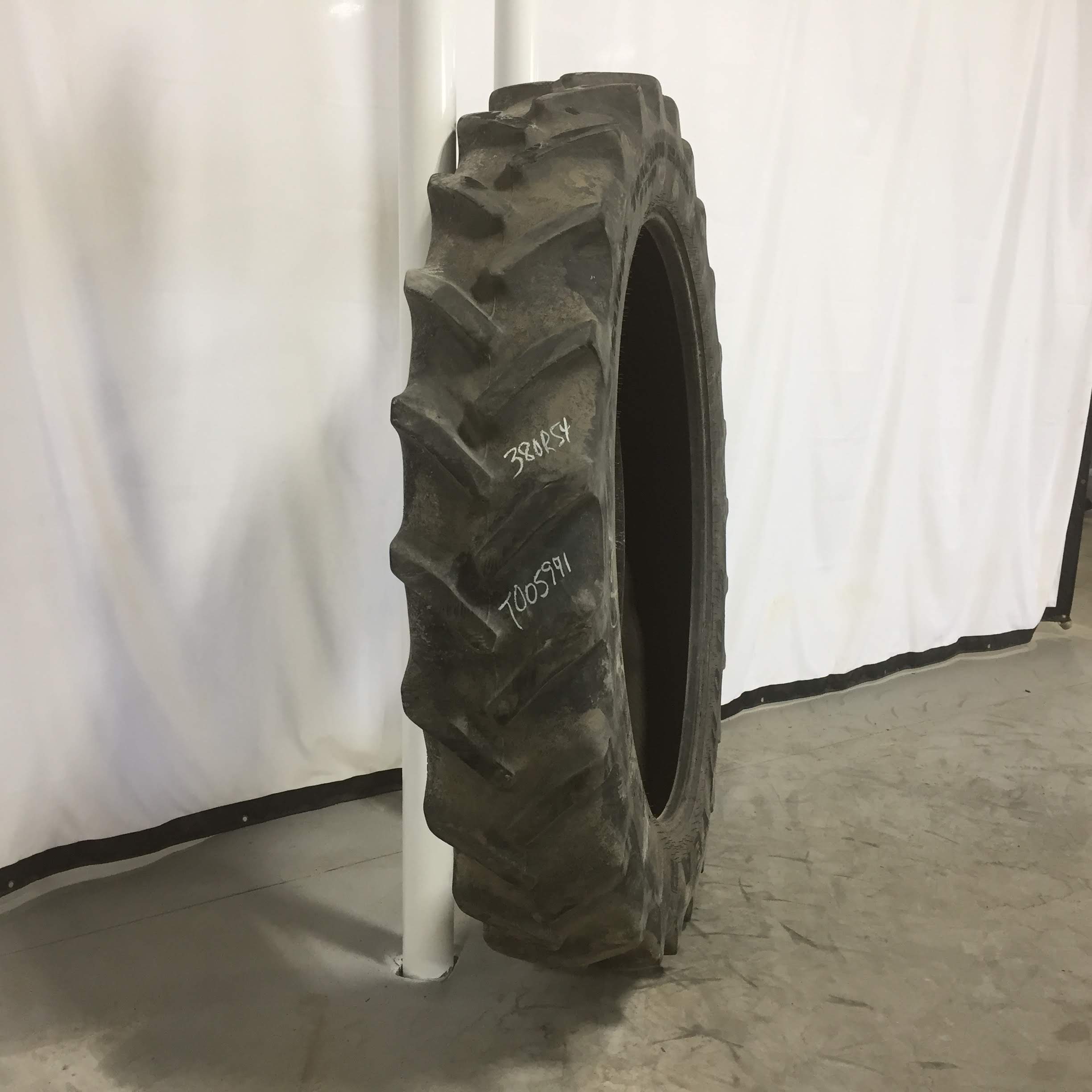 380/90R54 Goodyear Farm DT800 Super Traction R-1W Tire T005991