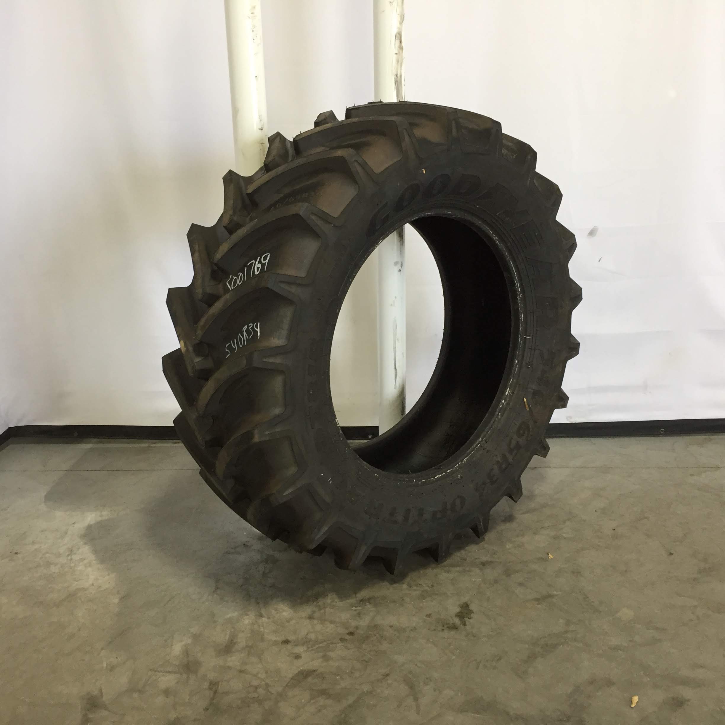 540/65R34 Goodyear Farm DT818 Optitrac R-1W Tire S001769