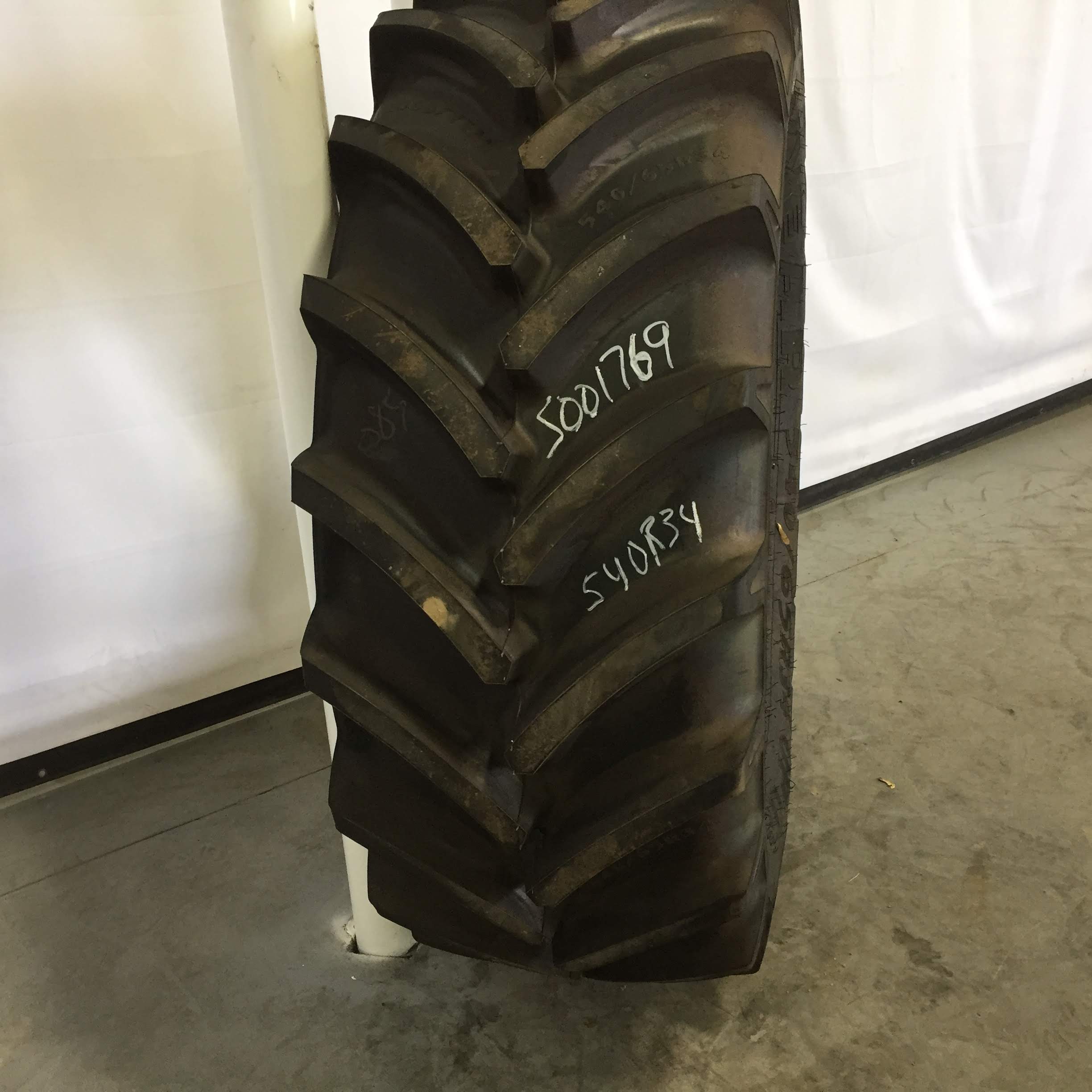 540/65R34 Goodyear Farm DT818 Optitrac R-1W Tire S001769